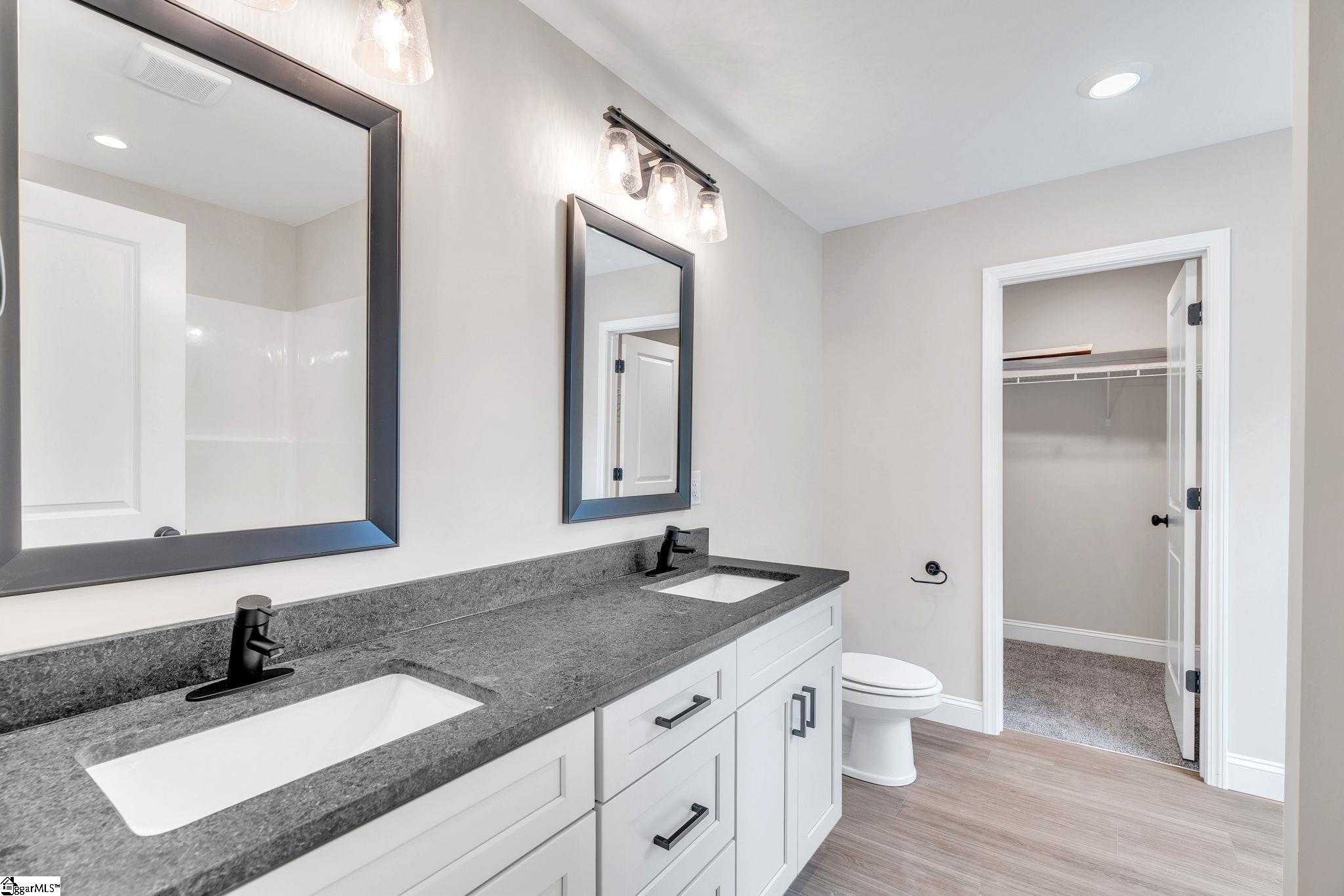 12 Oxford Boulevard Property Photo 12