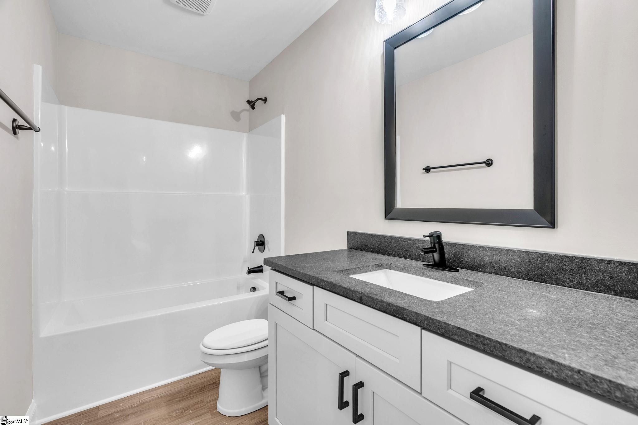 12 Oxford Boulevard Property Photo 13