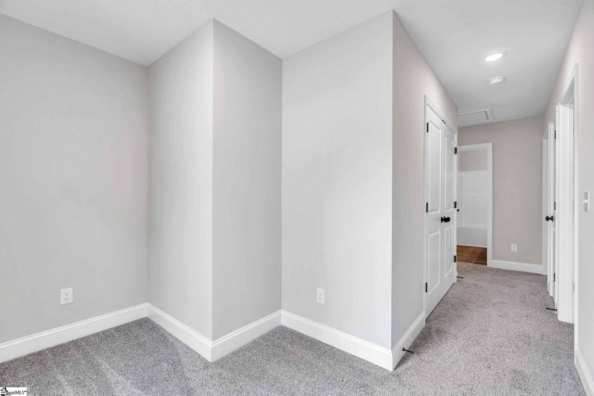 12 Oxford Boulevard Property Photo 14