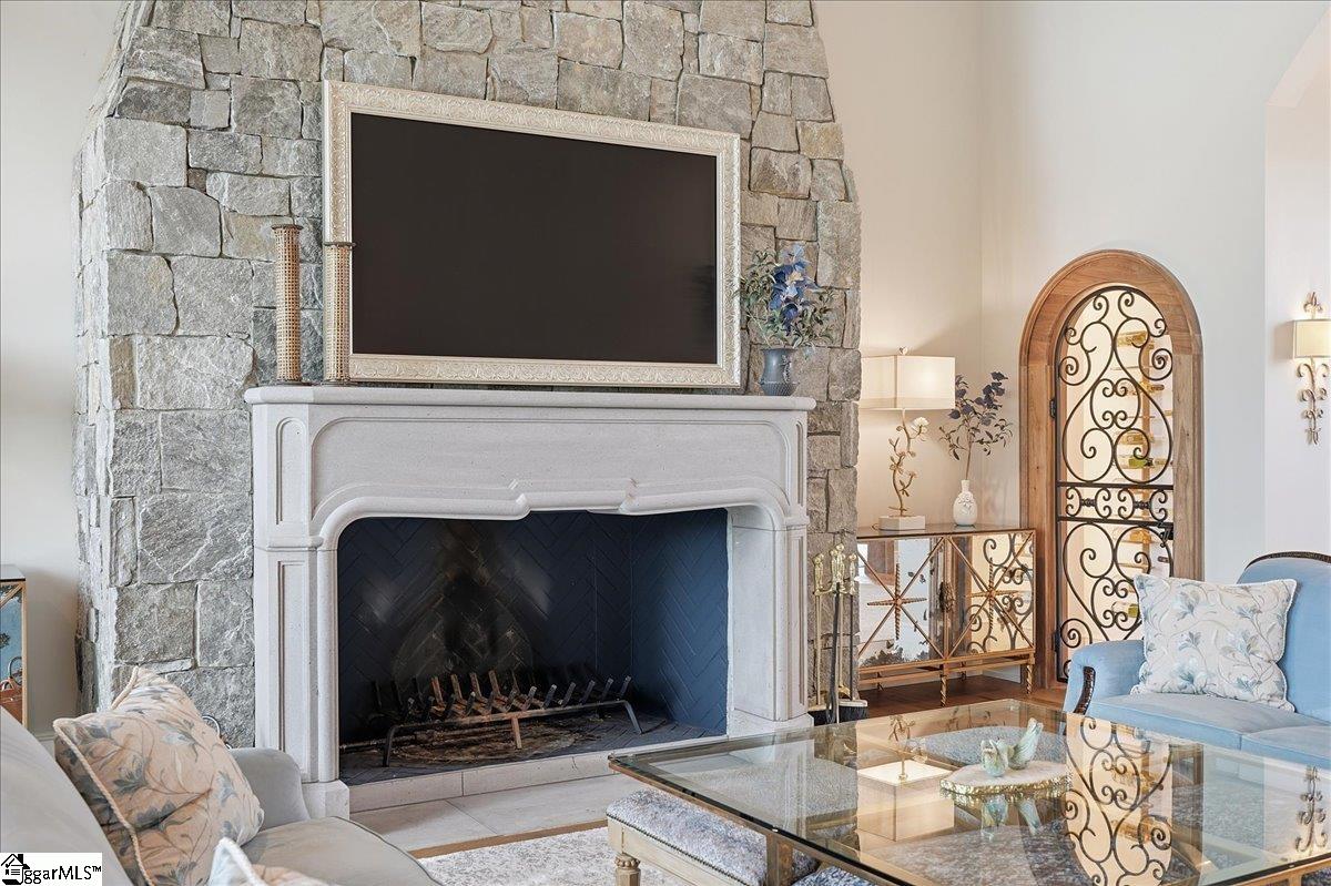 435 Peninsula Ridge Property Photo 6