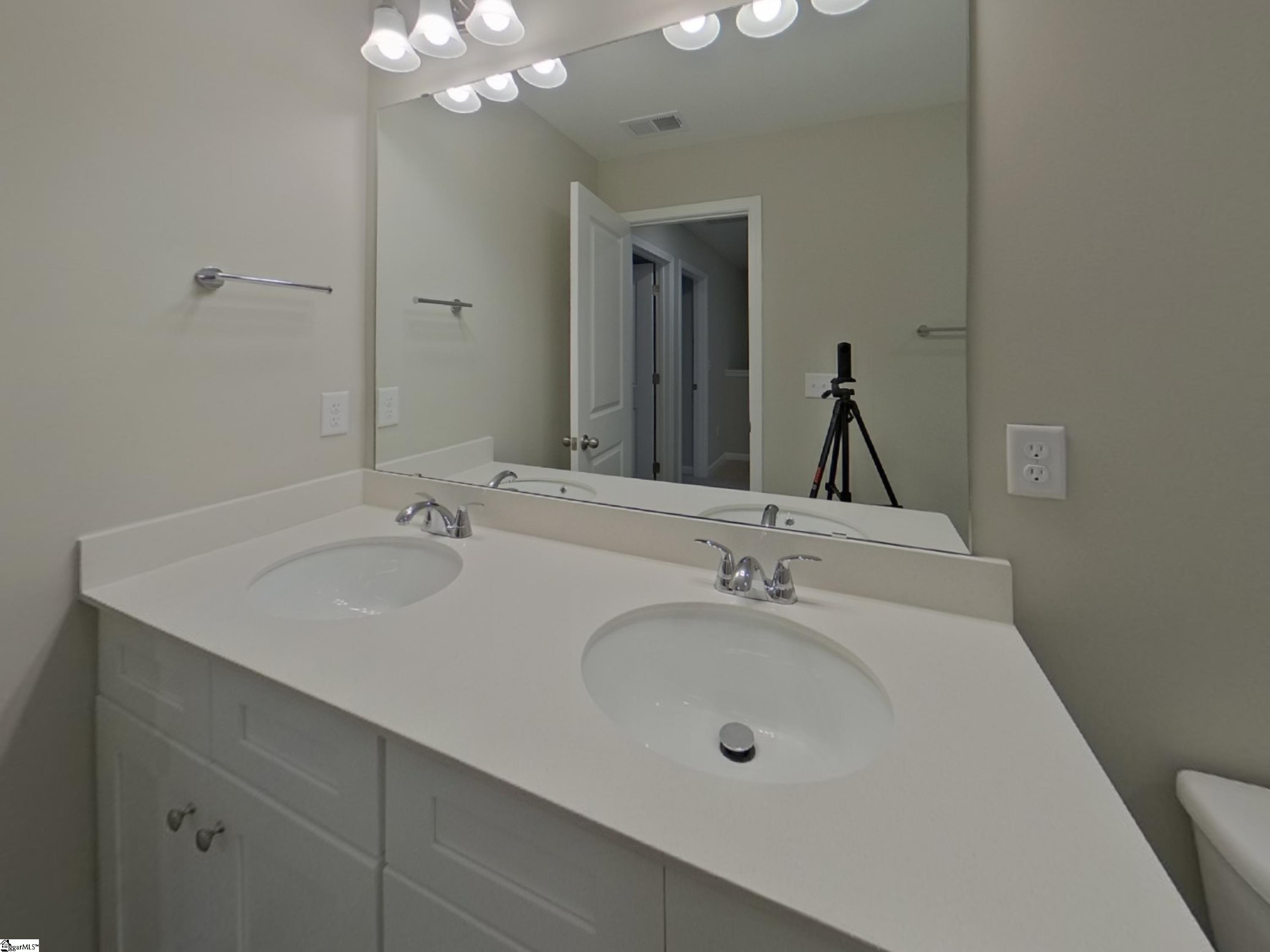 1592743 Property Photo 15