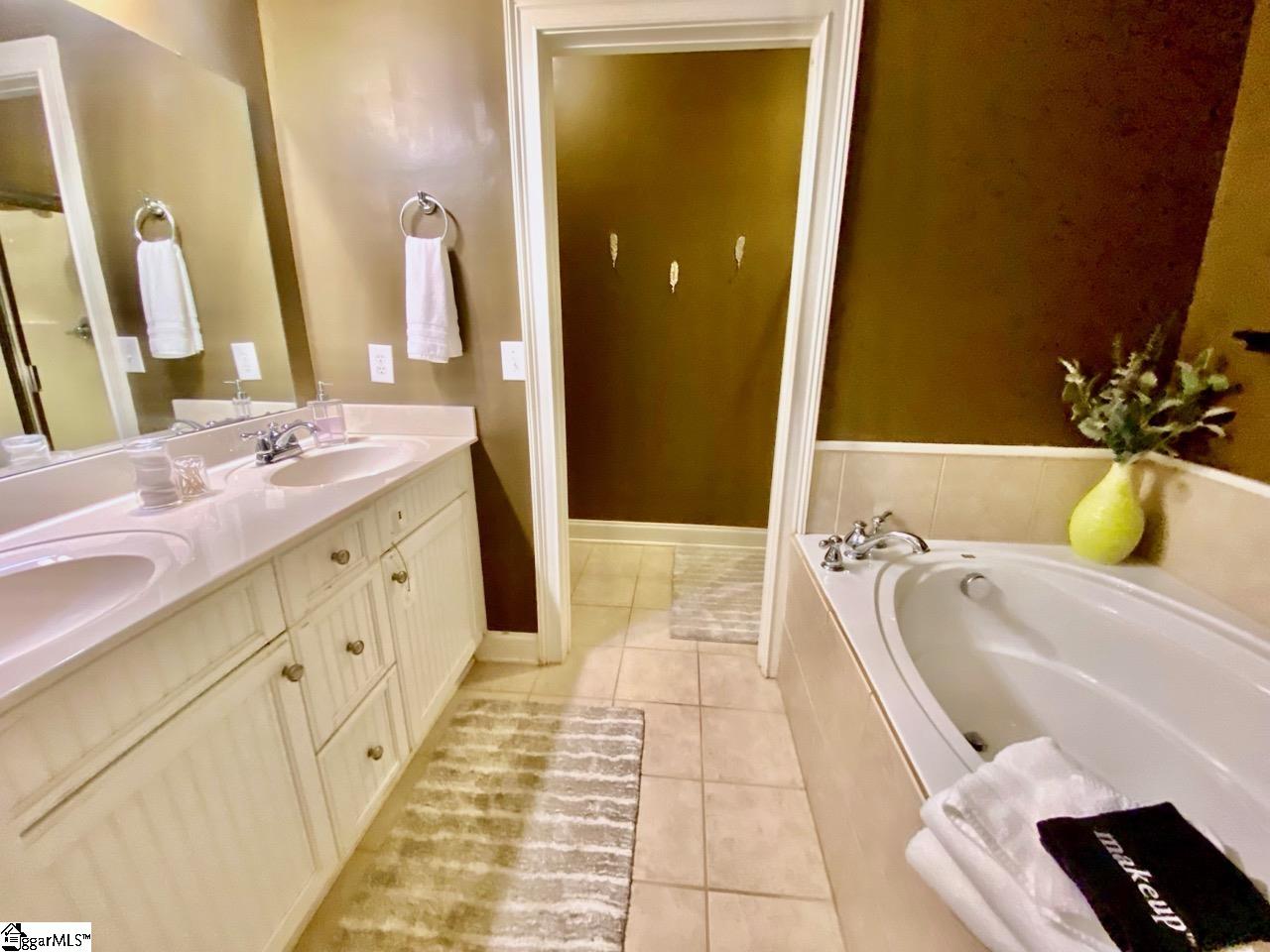 20 Howe Street Property Photo 17