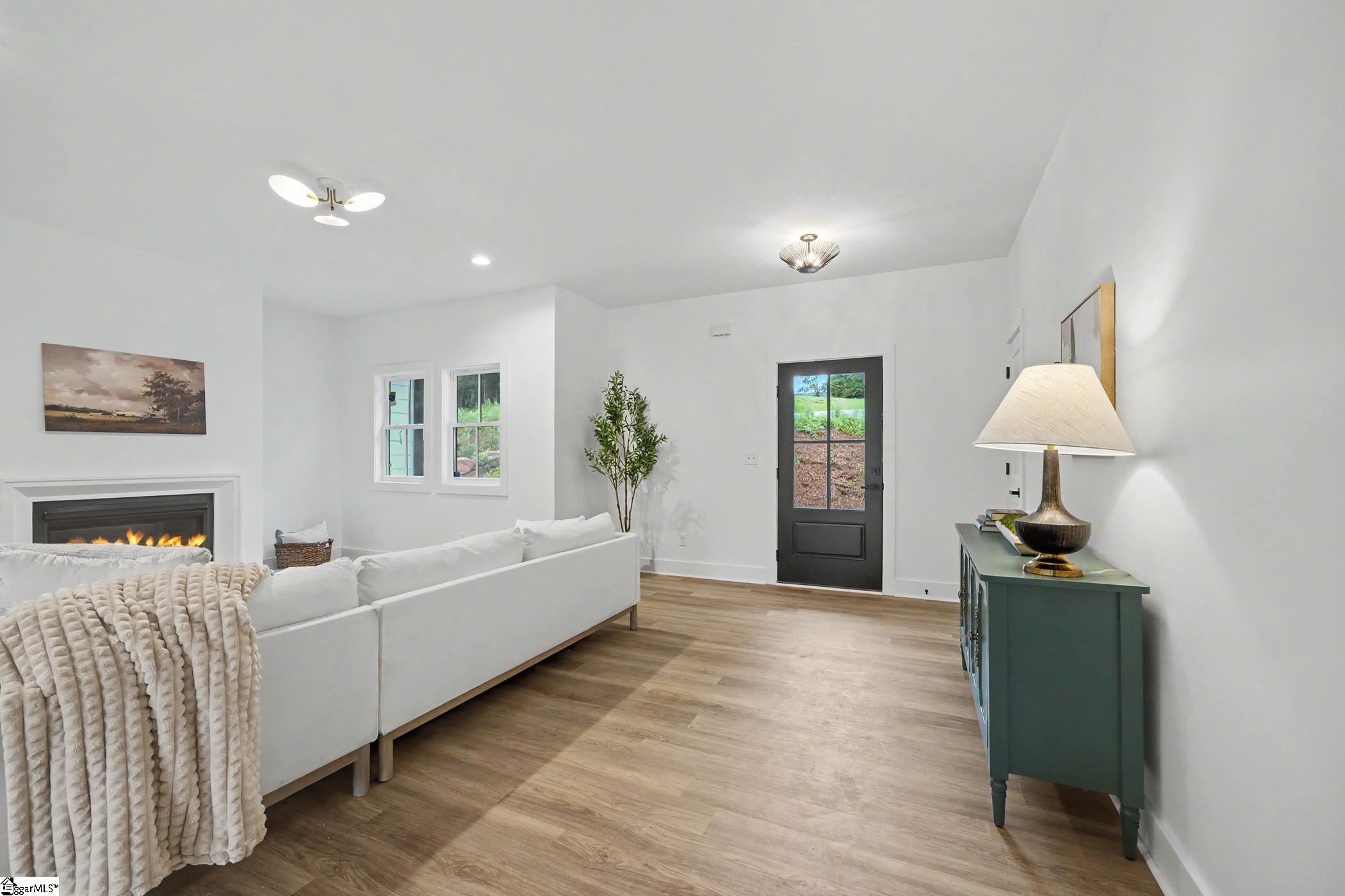 160 Holmes Drive Property Photo 4