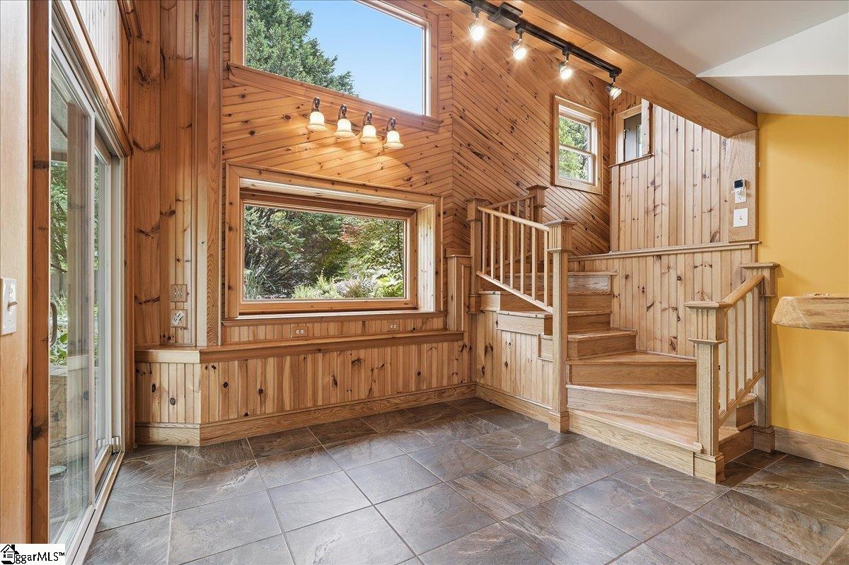 100 Brittany Way Property Photo 5