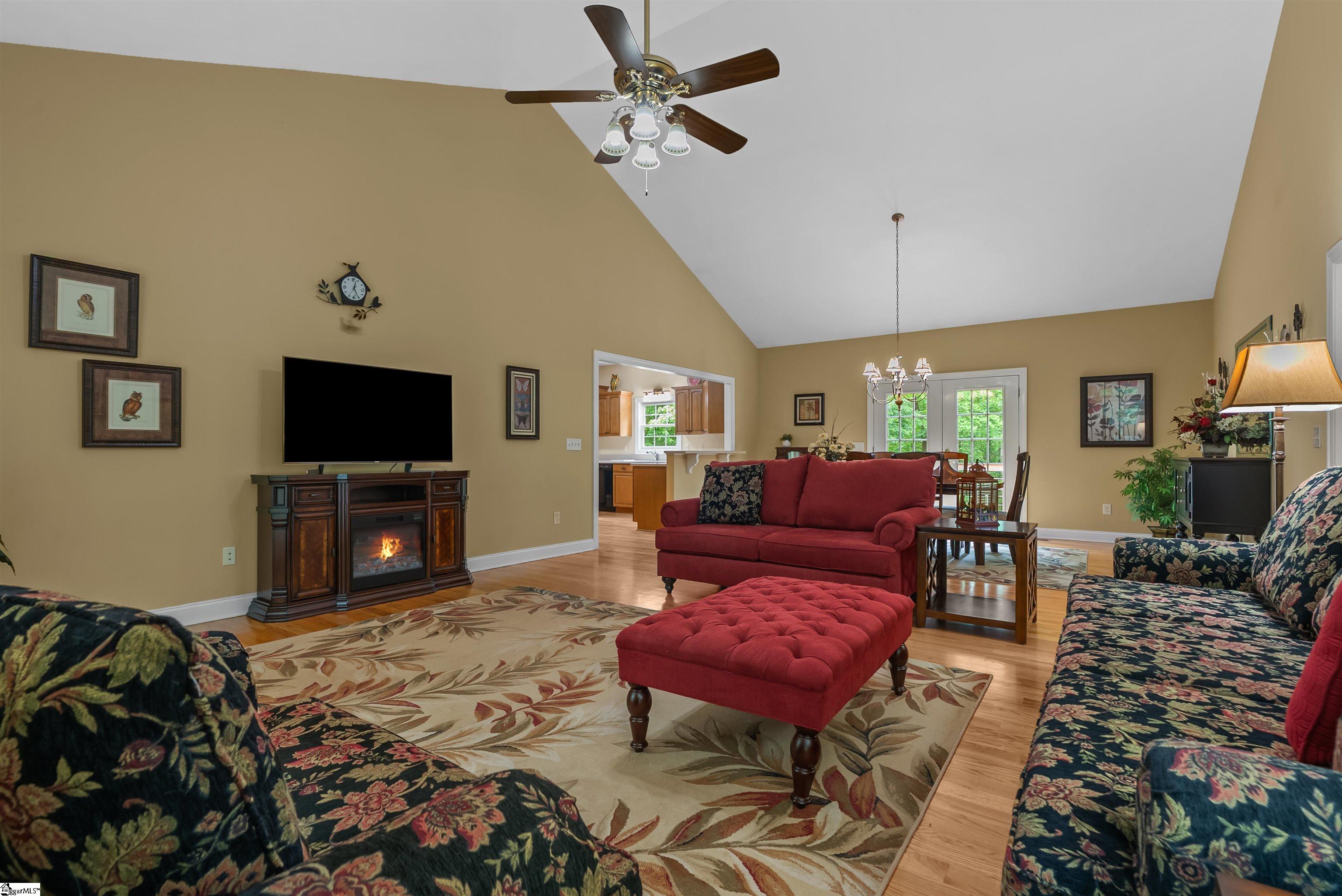 1592836 Property Photo 5
