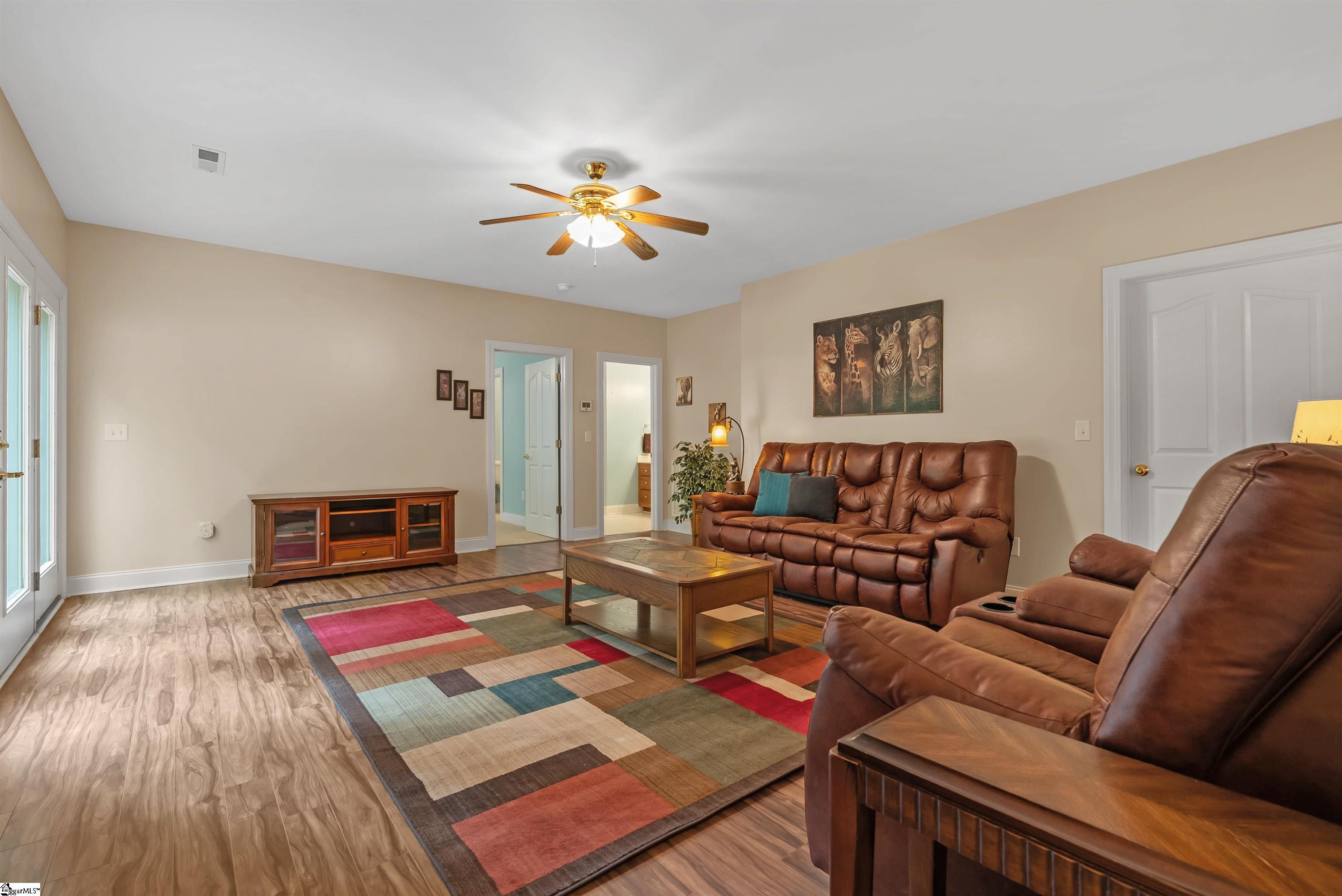 1592836 Property Photo 31