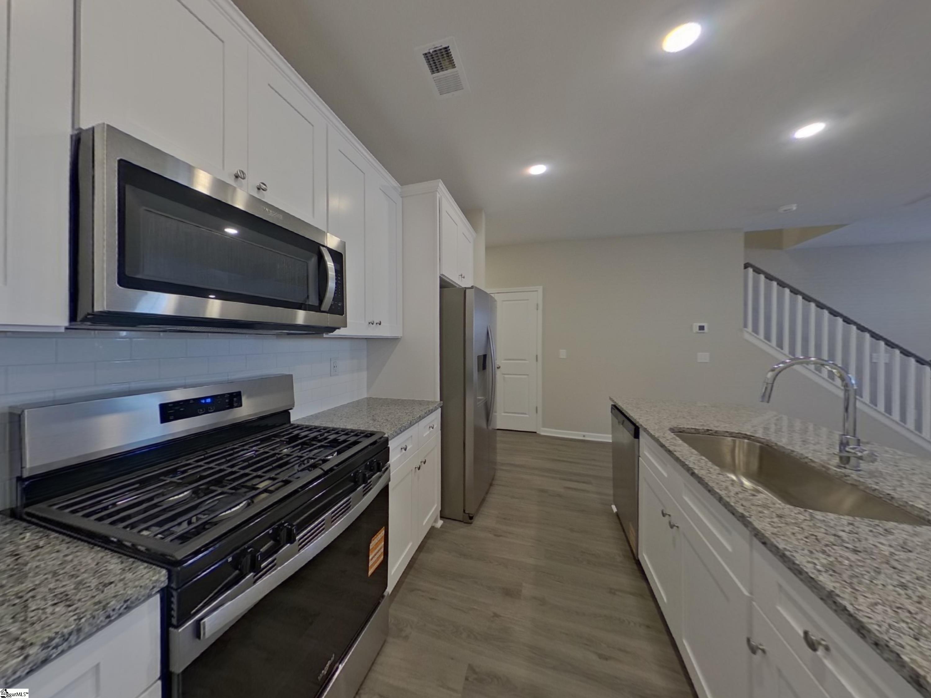 1592886 Property Photo 6