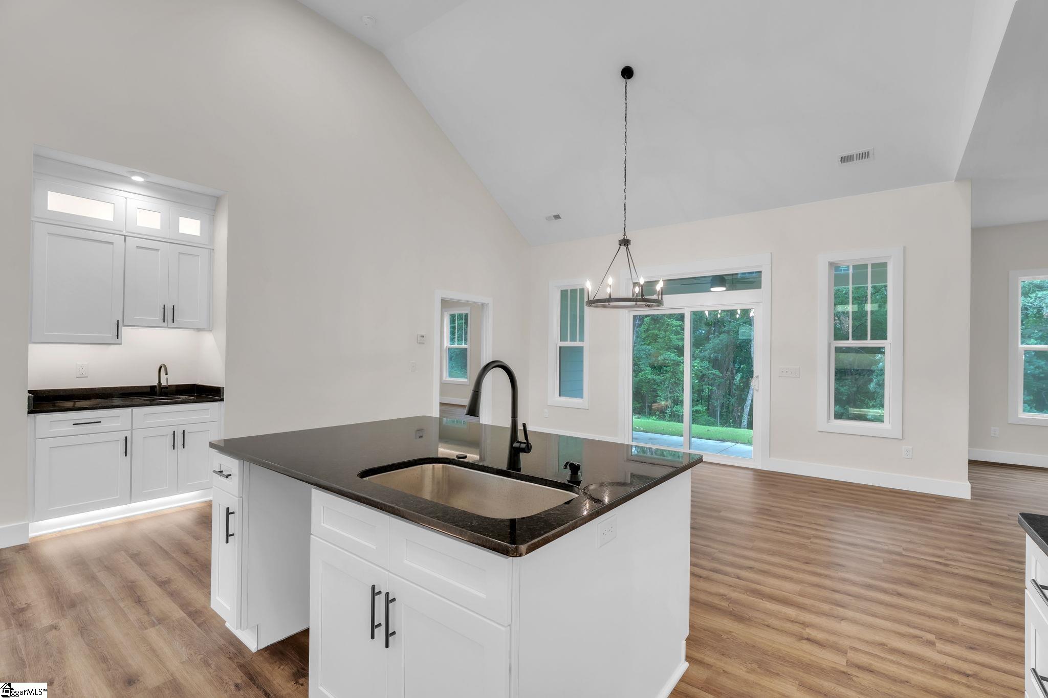 800 Glassy Road Property Photo 6
