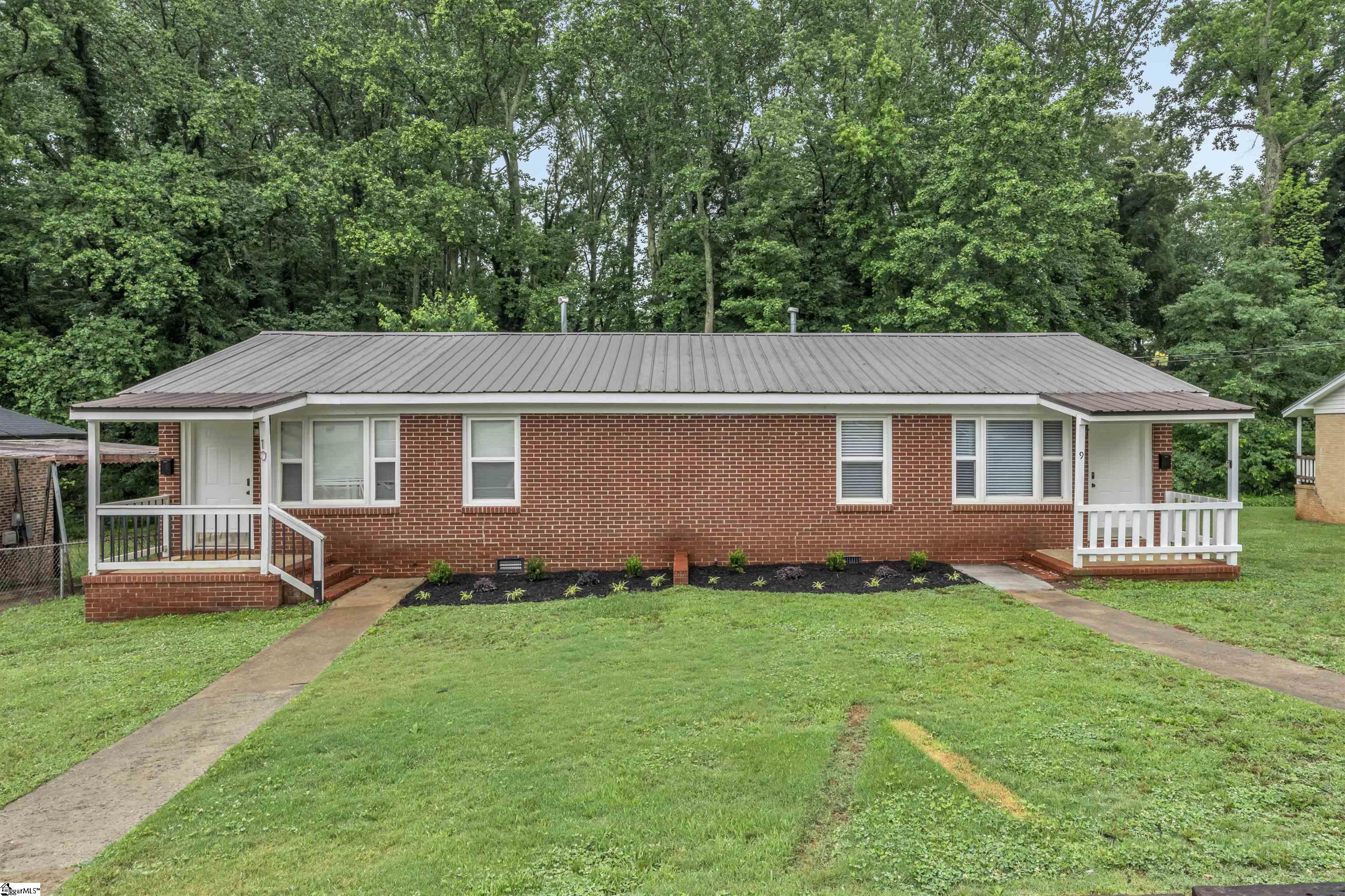 216 Victor Court Property Photo 1