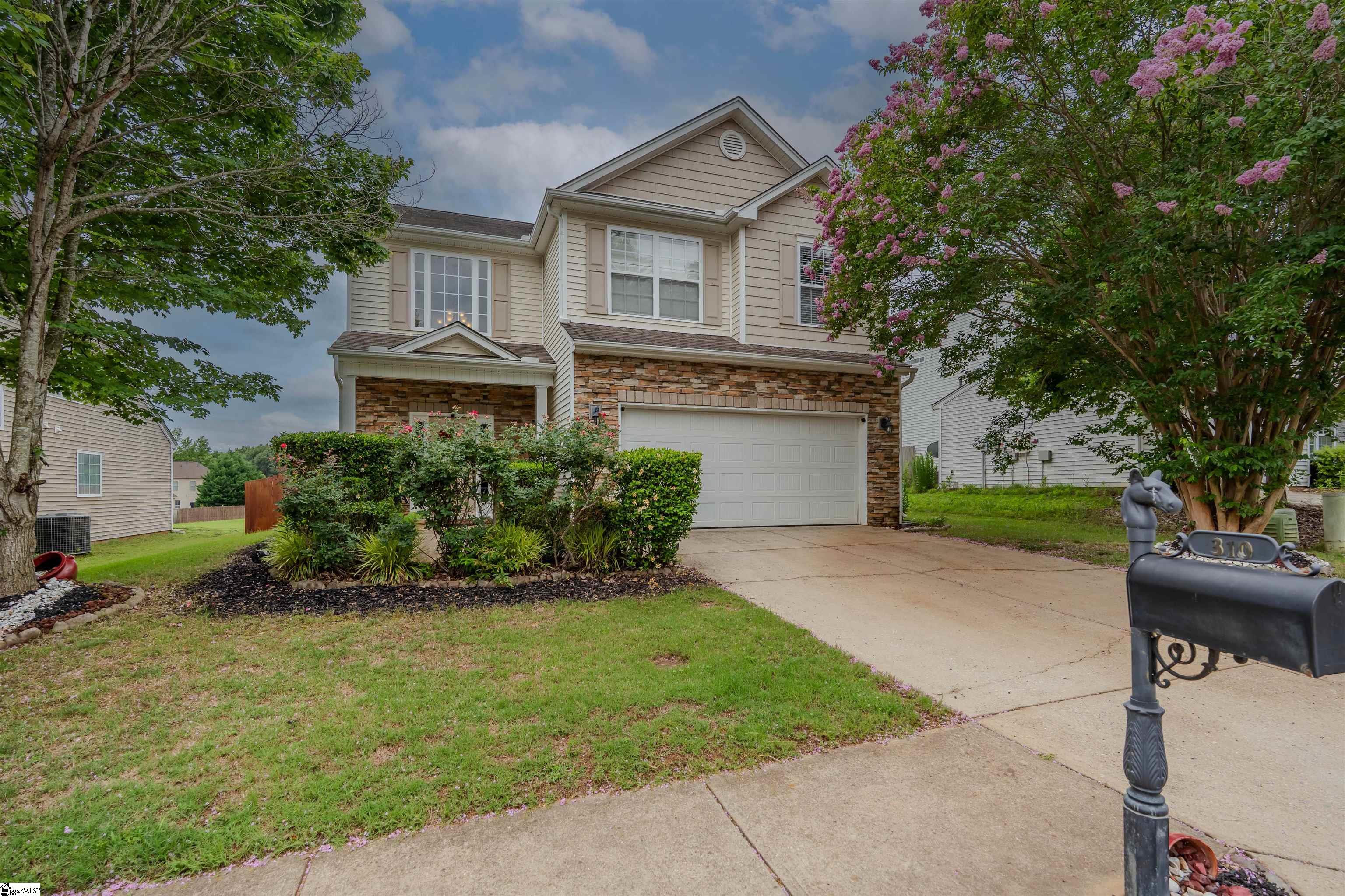 310 Hunslet Way Property Photo 2