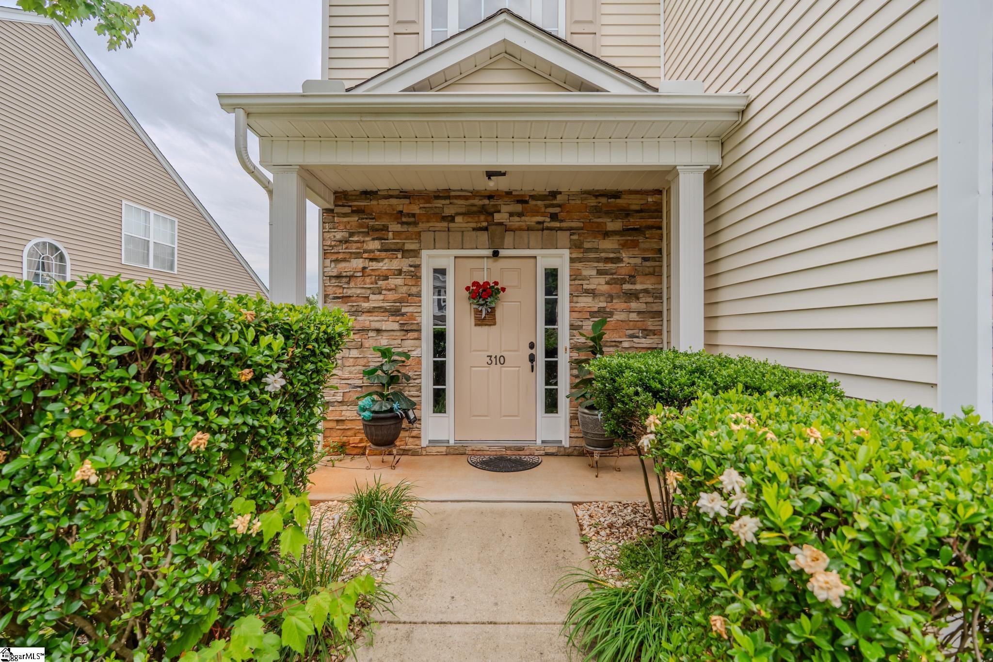 310 Hunslet Way Property Photo 4