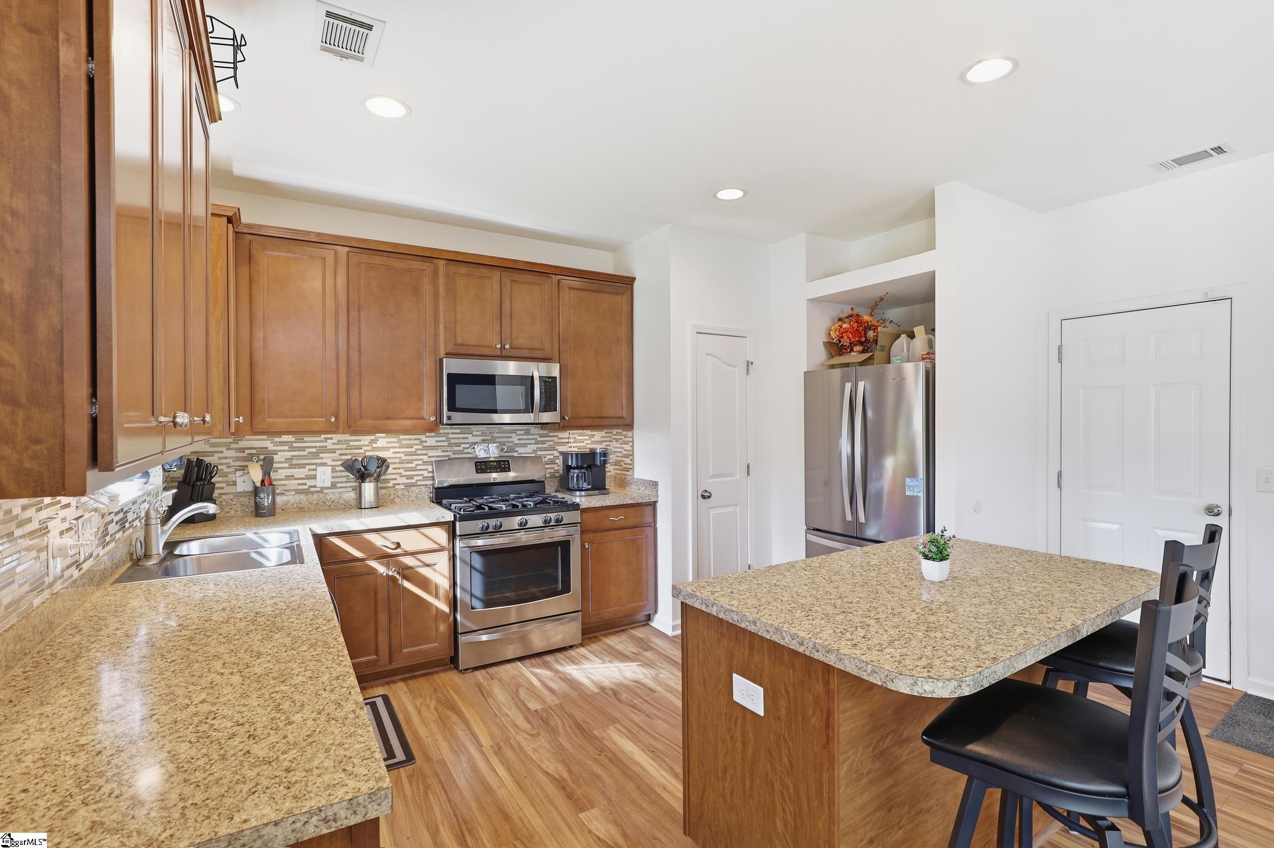 347 Riverdale Road Property Photo 9
