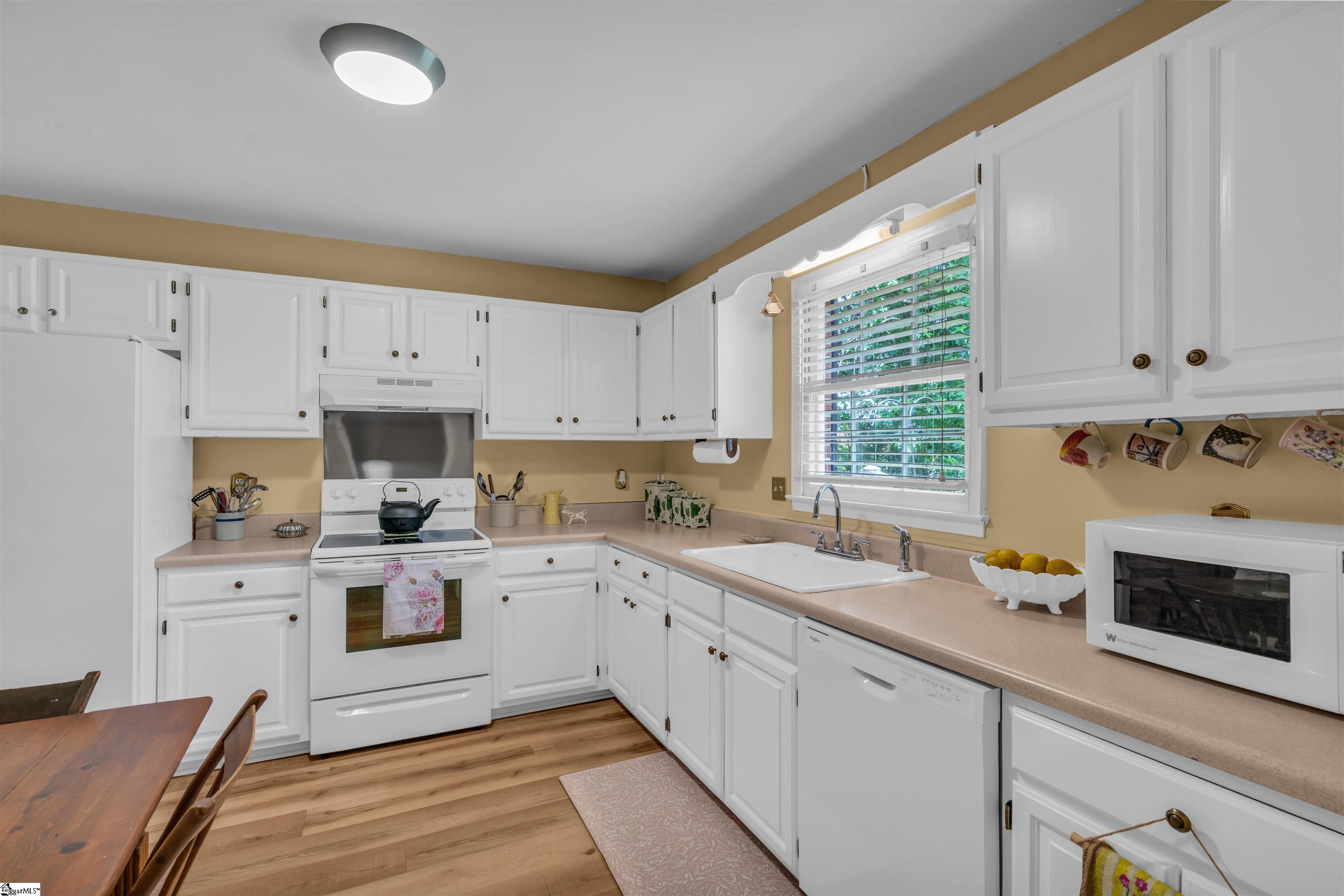 184 Buckstone Lane Property Photo 3