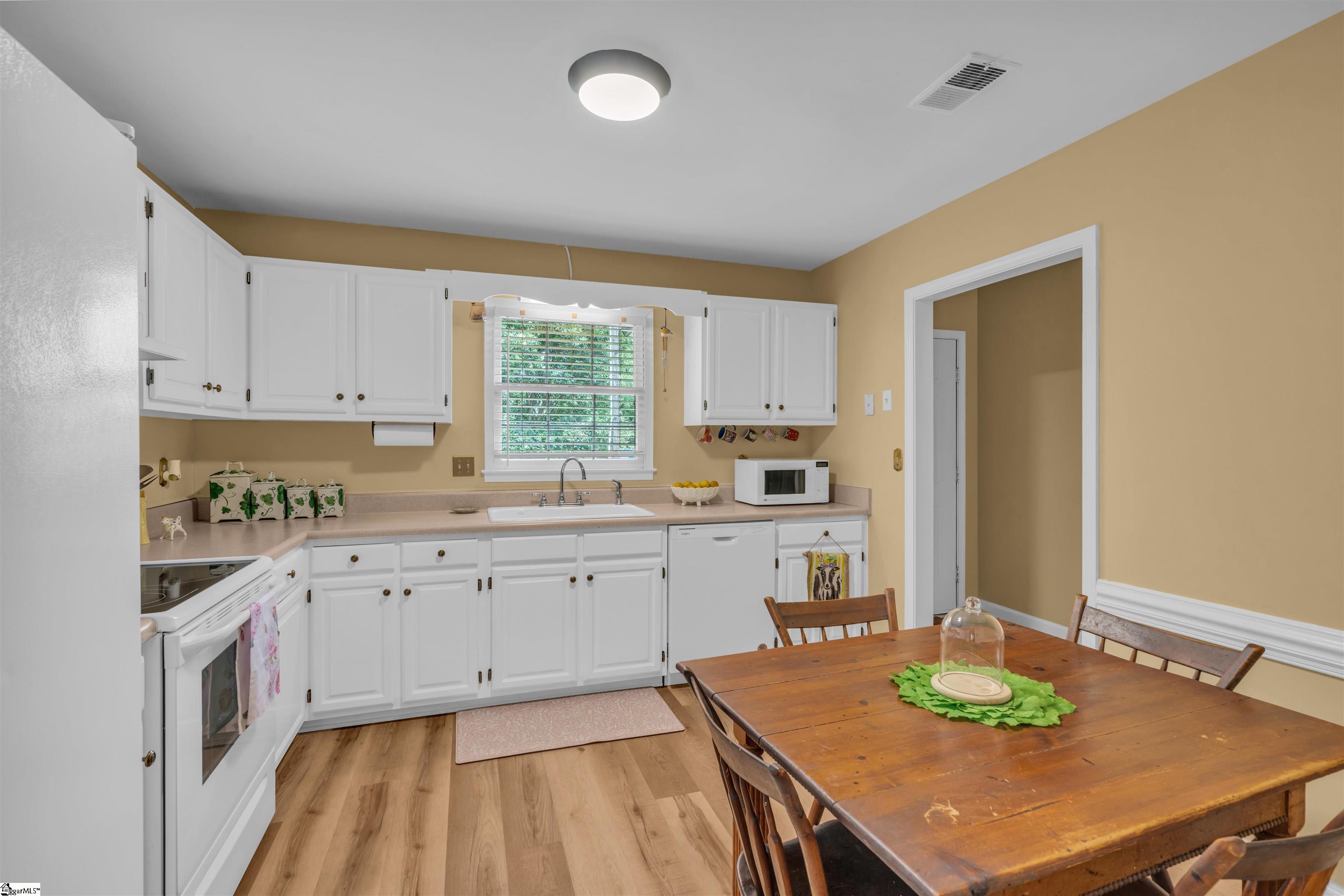 184 Buckstone Lane Property Photo 7