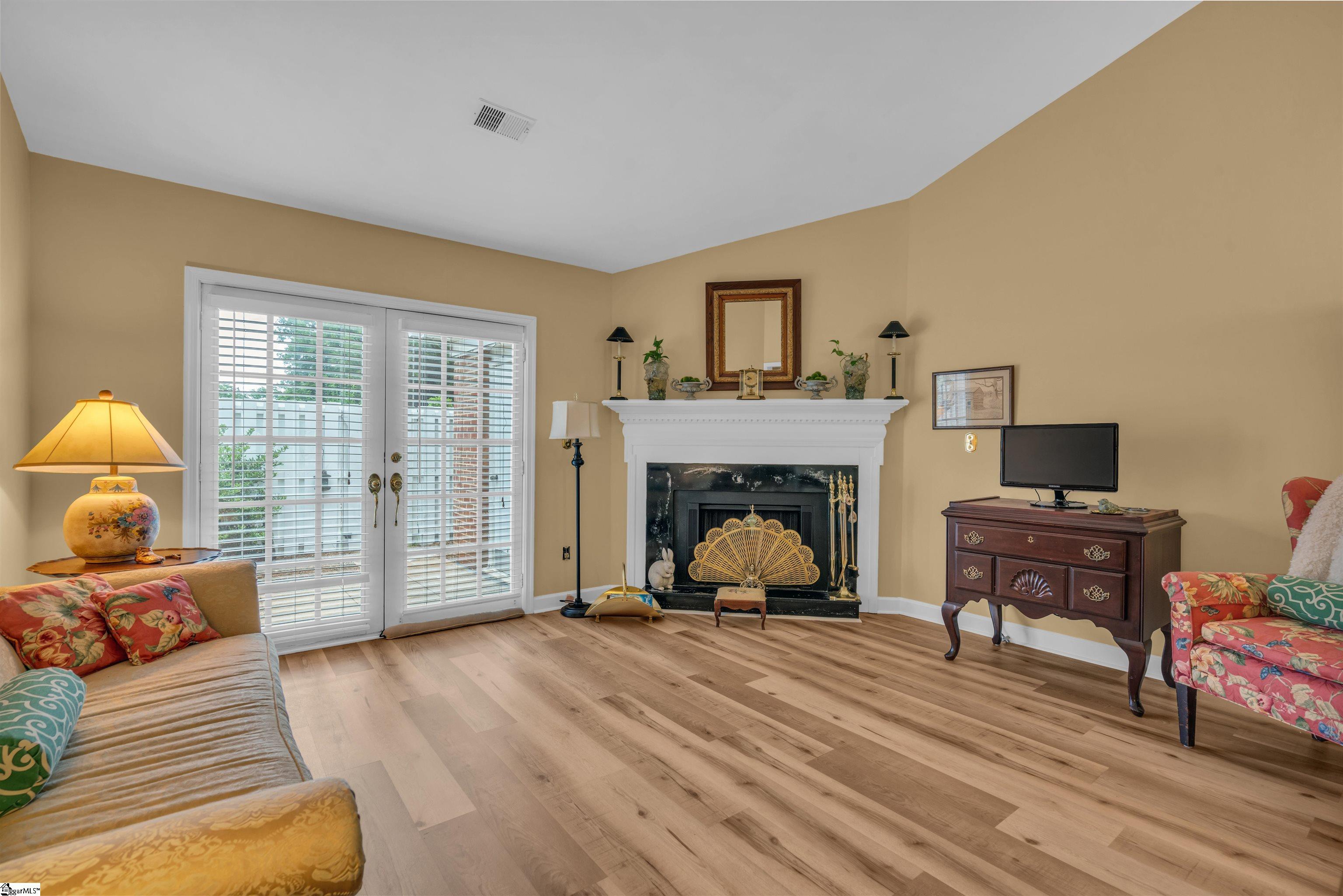 184 Buckstone Lane Property Photo 12