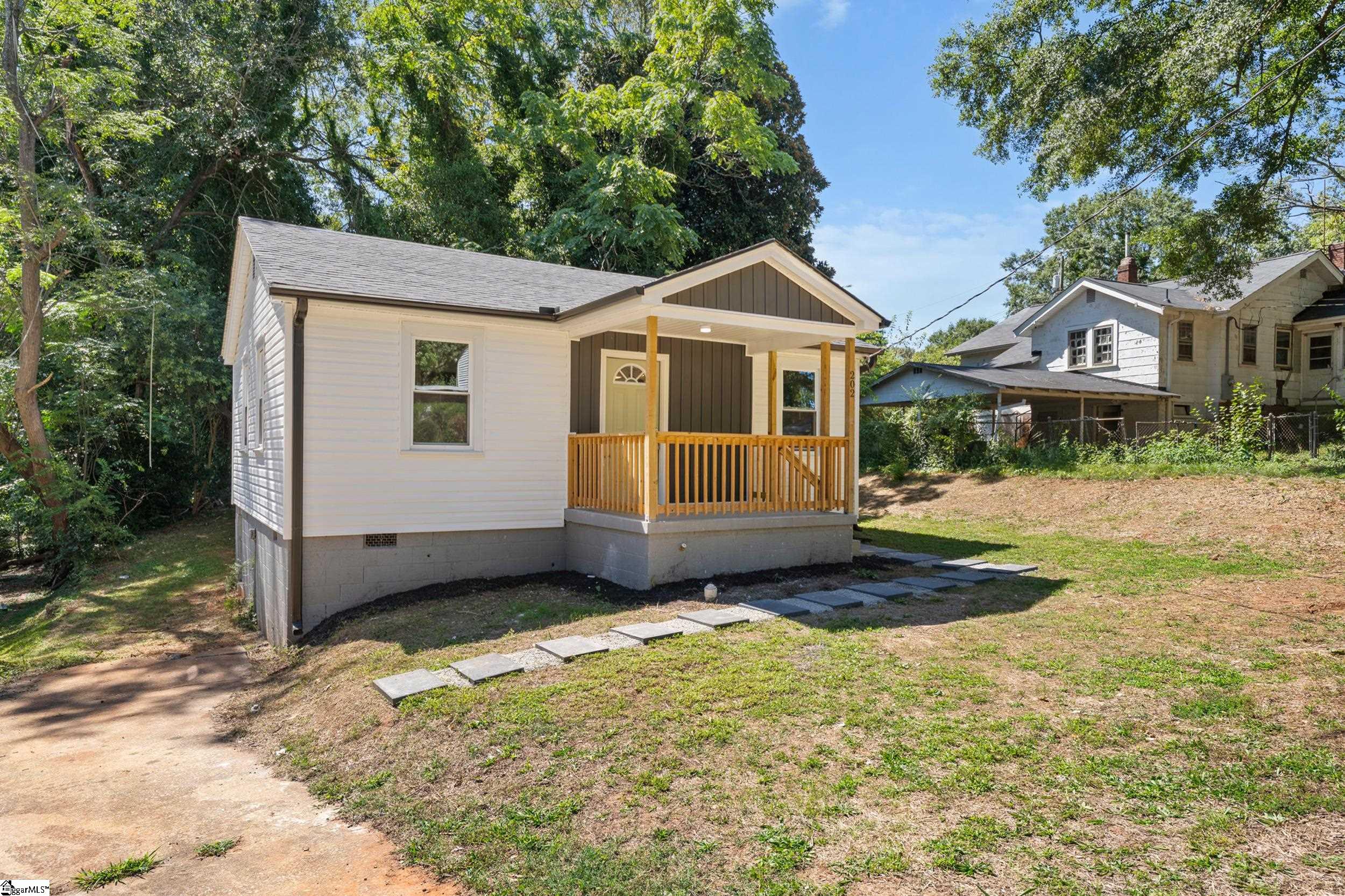 202 Loop Street Property Photo 3