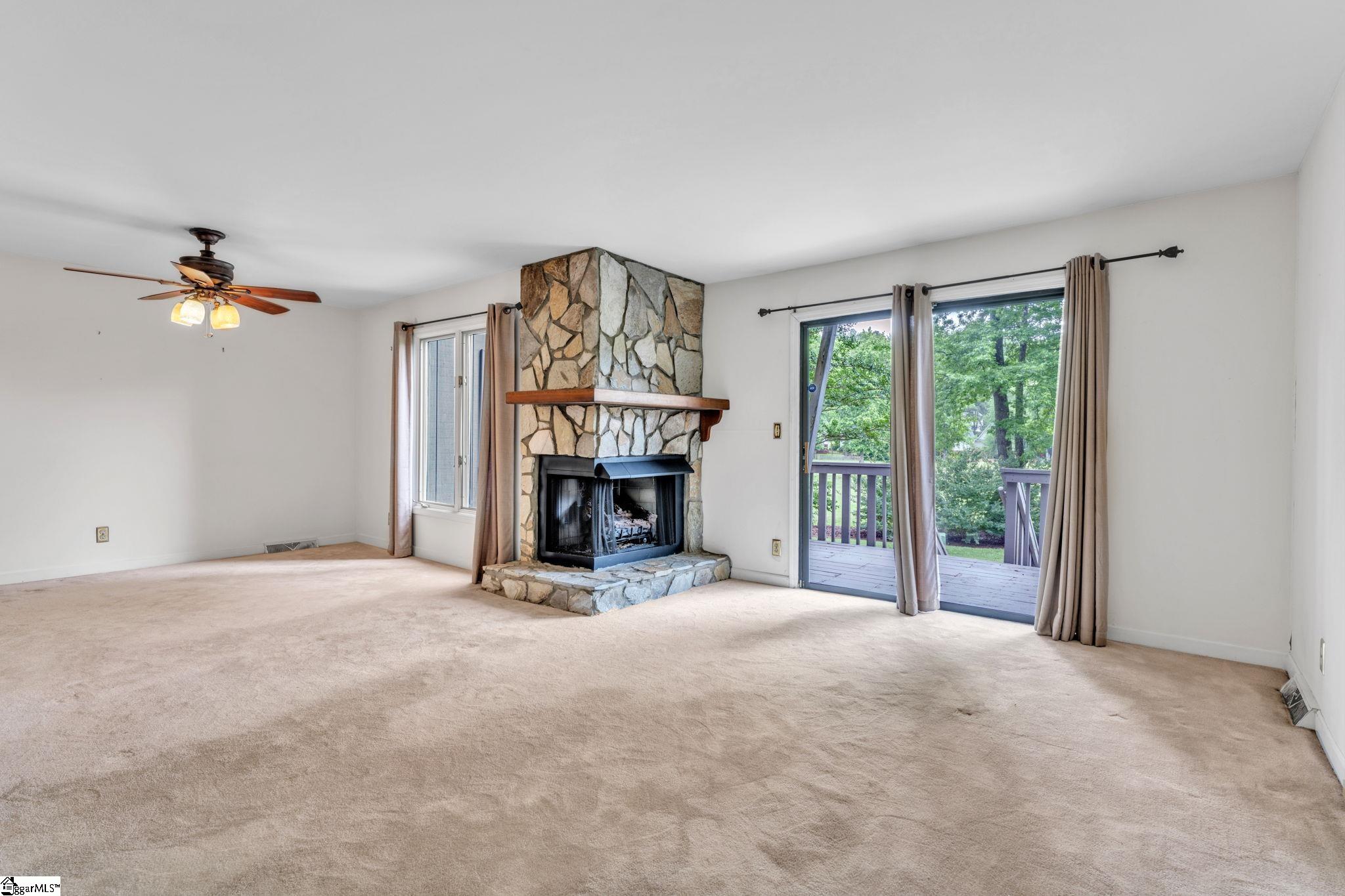 8 Graystone Way Property Photo 5