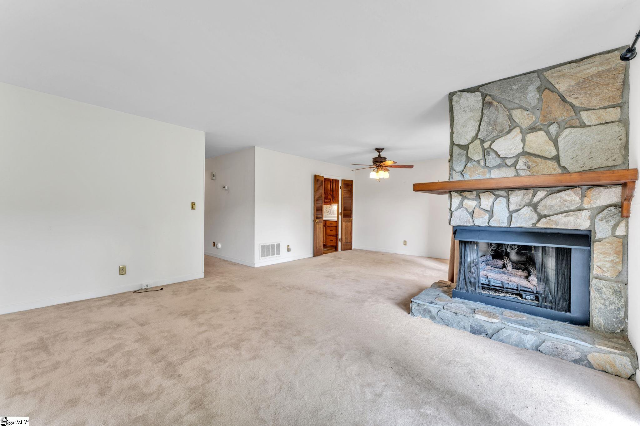 8 Graystone Way Property Photo 6