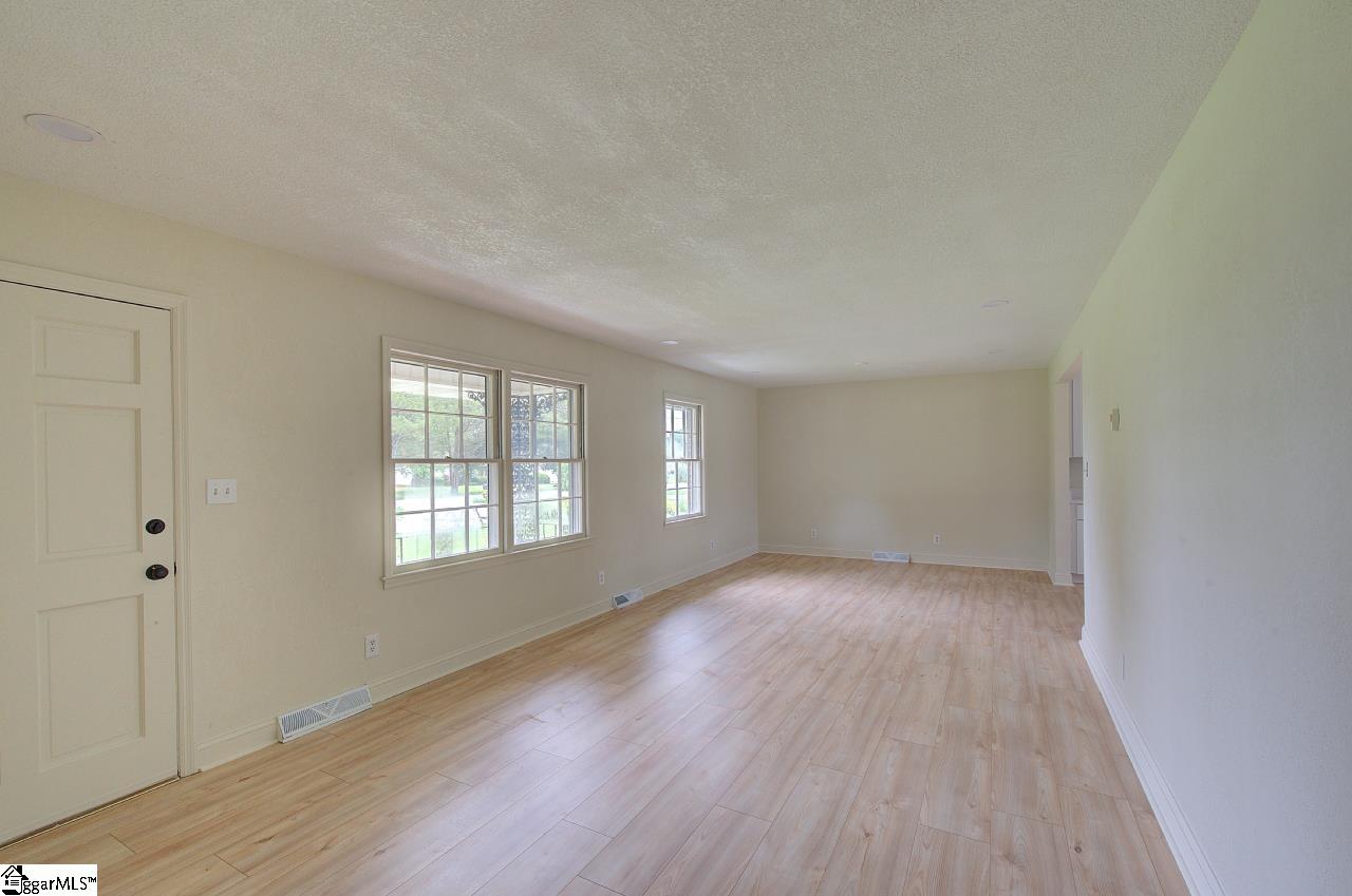 1195 Holly Springs Road Property Photo 4