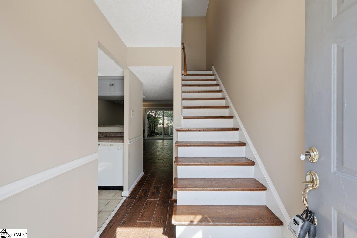 2530 E North Street Property Photo 5
