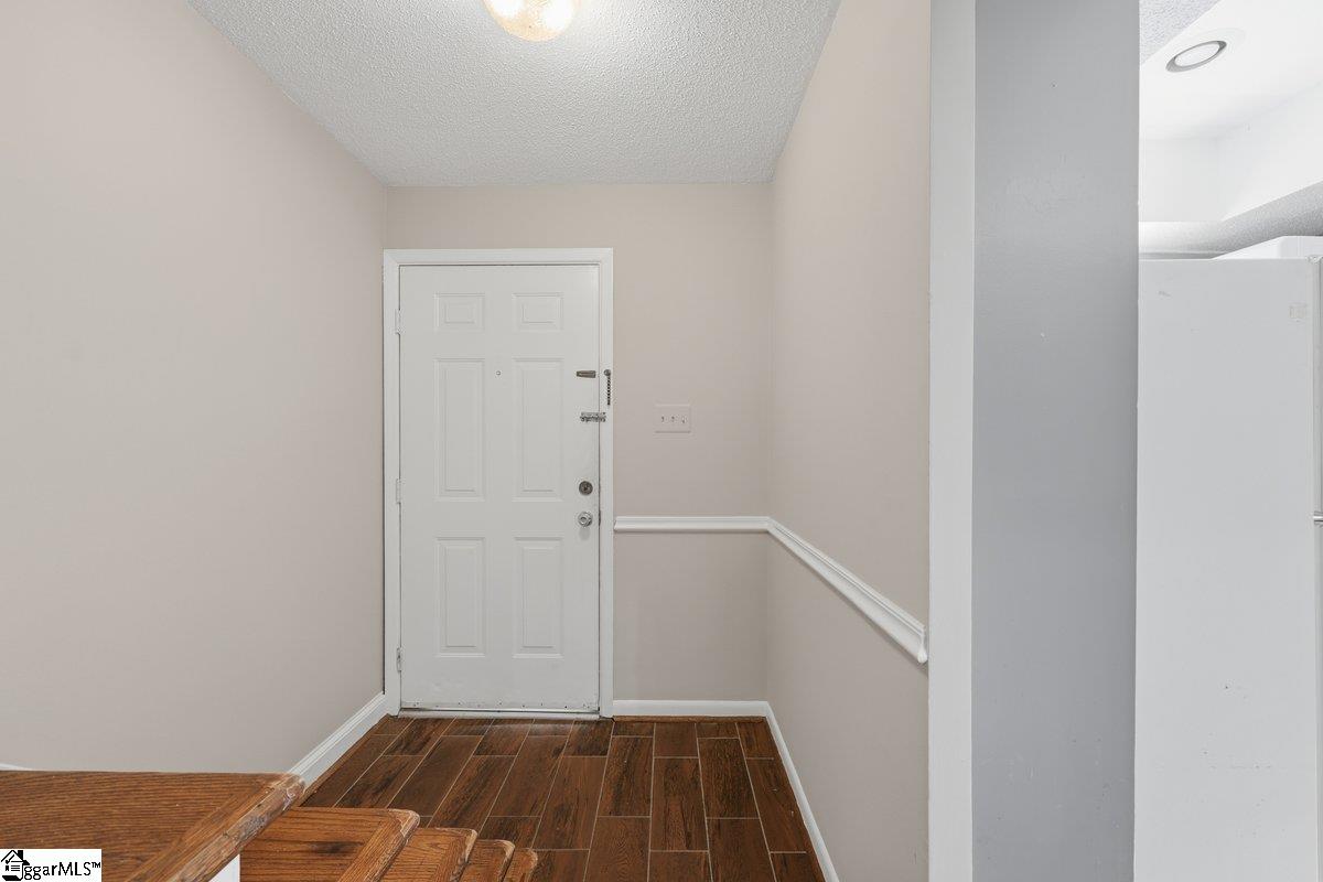 2530 E North Street Property Photo 6