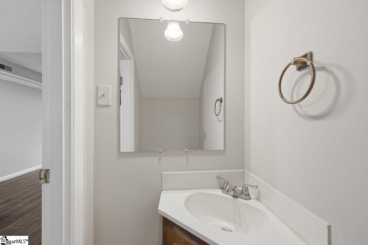 2530 E North Street Property Photo 12