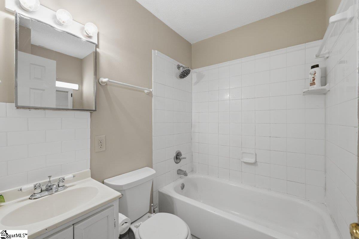 2530 E North Street Property Photo 16