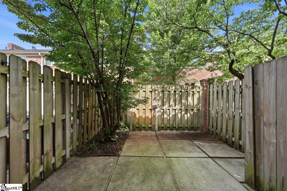 2530 E North Street Property Photo 19