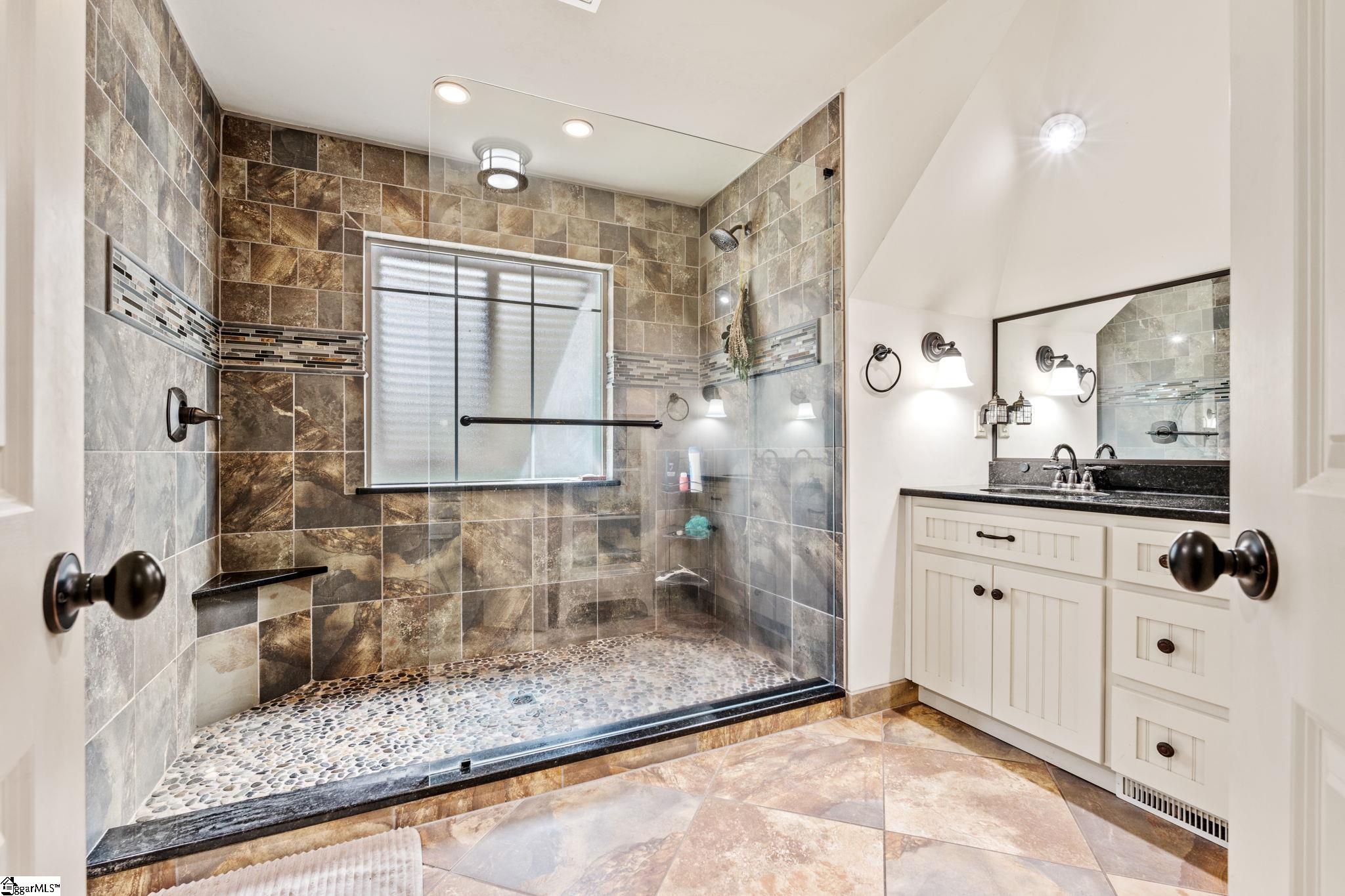 40 Keowee Avenue Property Photo 24
