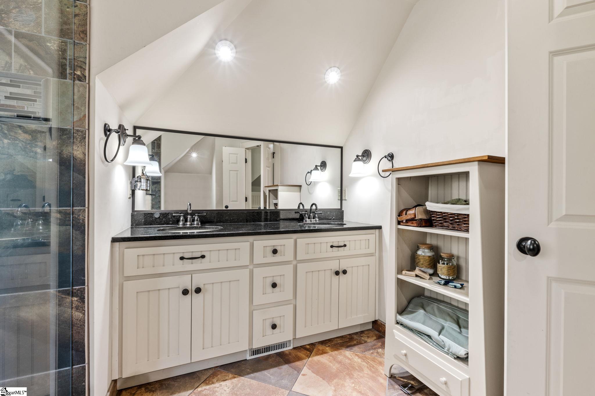 40 Keowee Avenue Property Photo 25