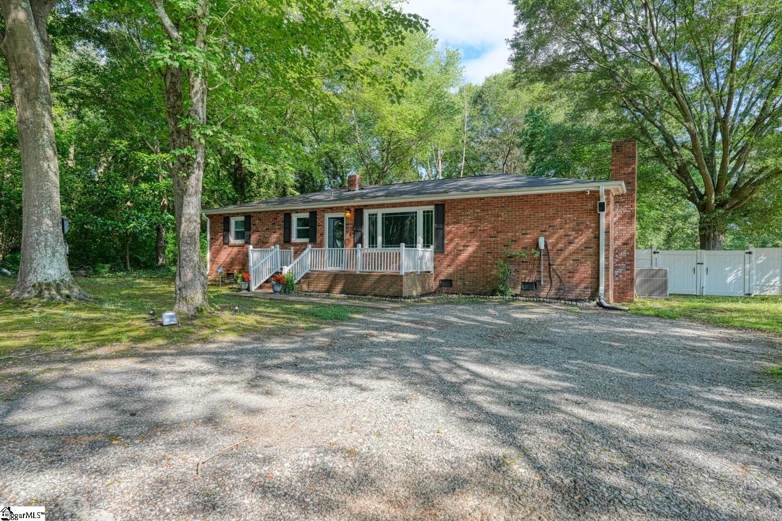 110 Chapman Circle Property Photo 4