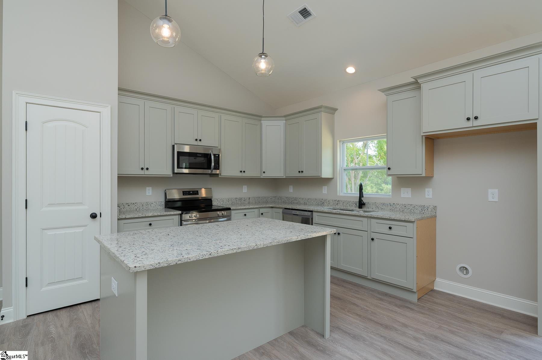 502 Hellams Road Property Photo 11