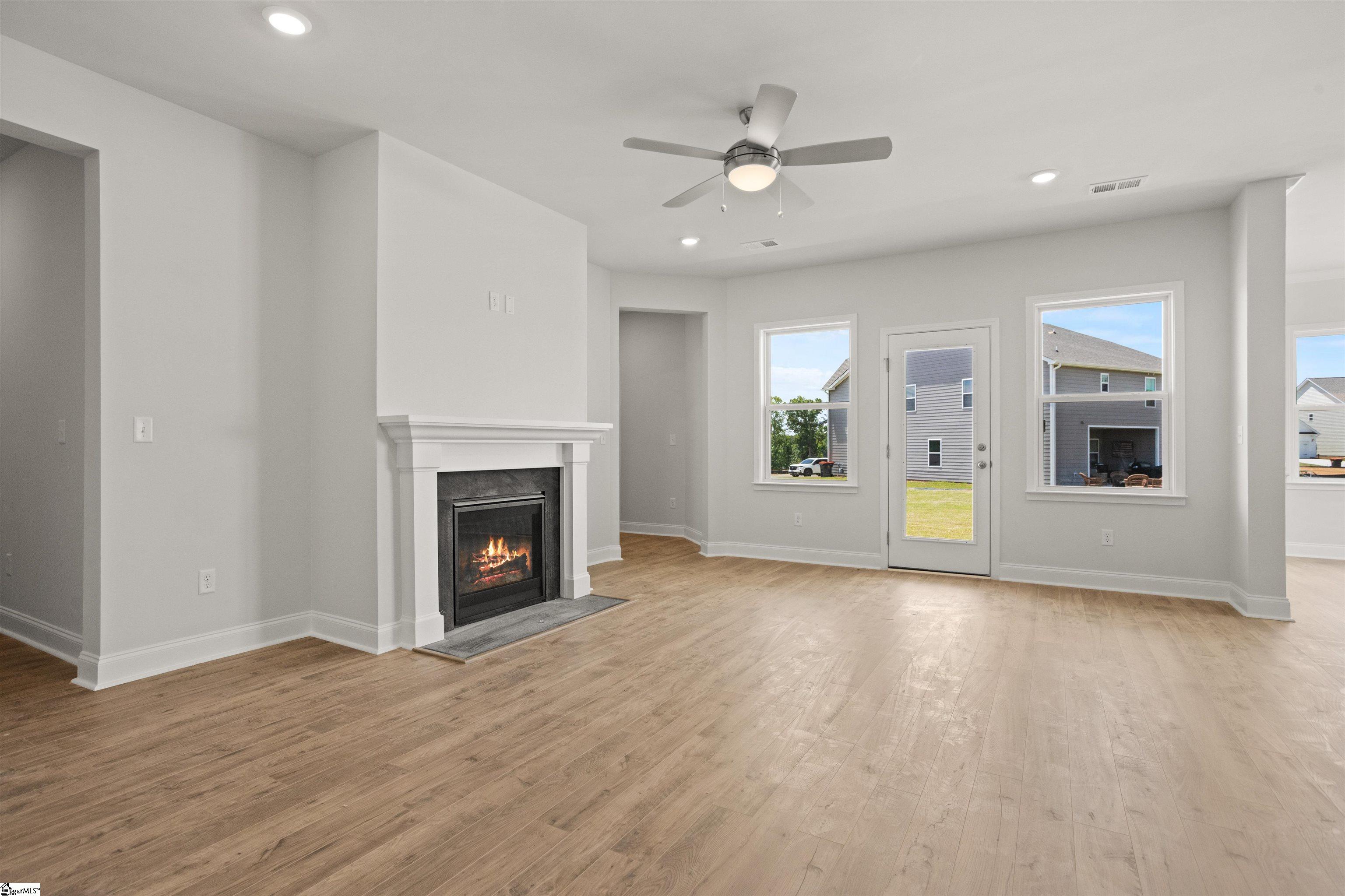 724 Beautyberry Way Property Photo 6