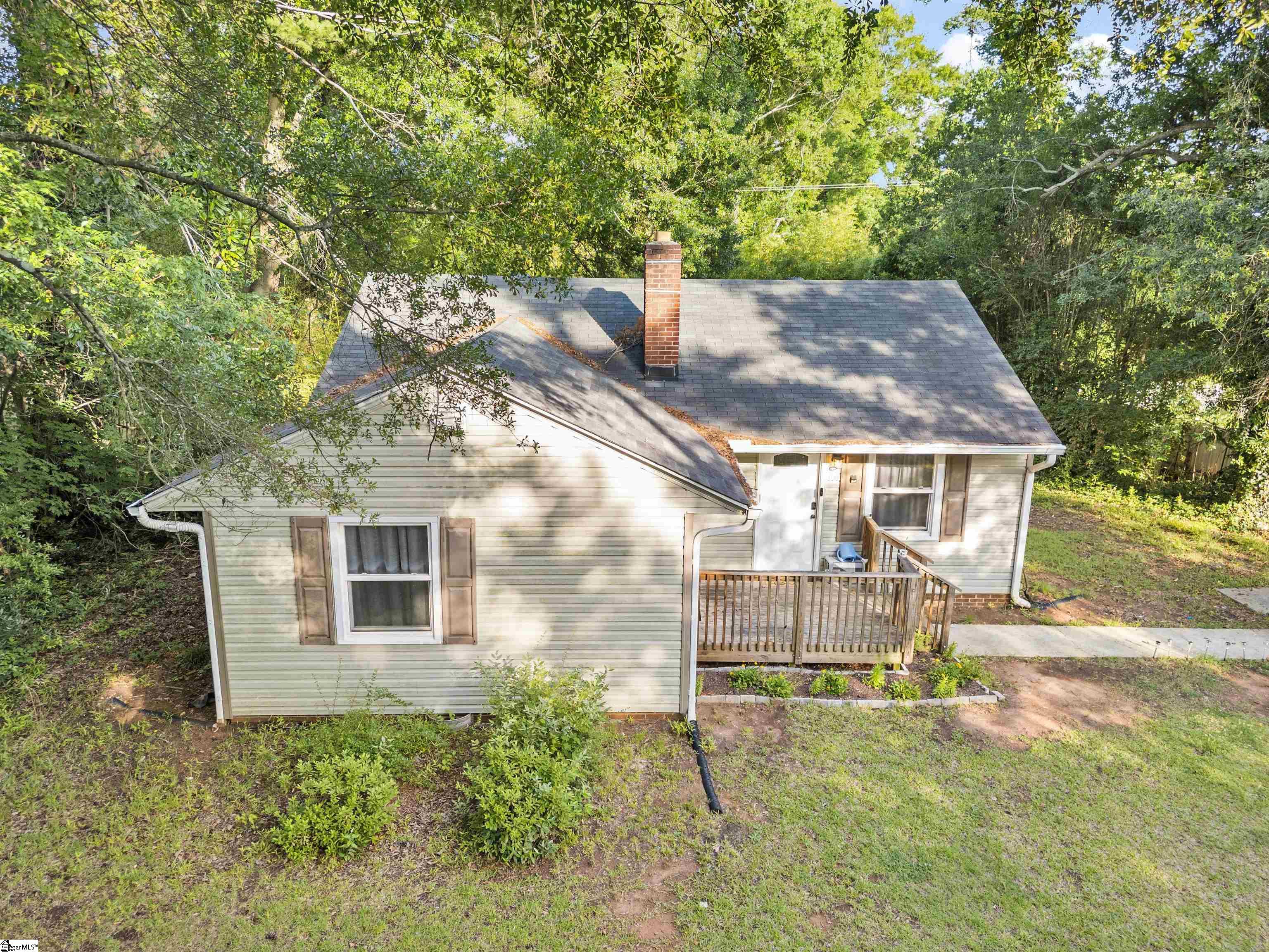 104 Carolyn Drive Property Photo 3