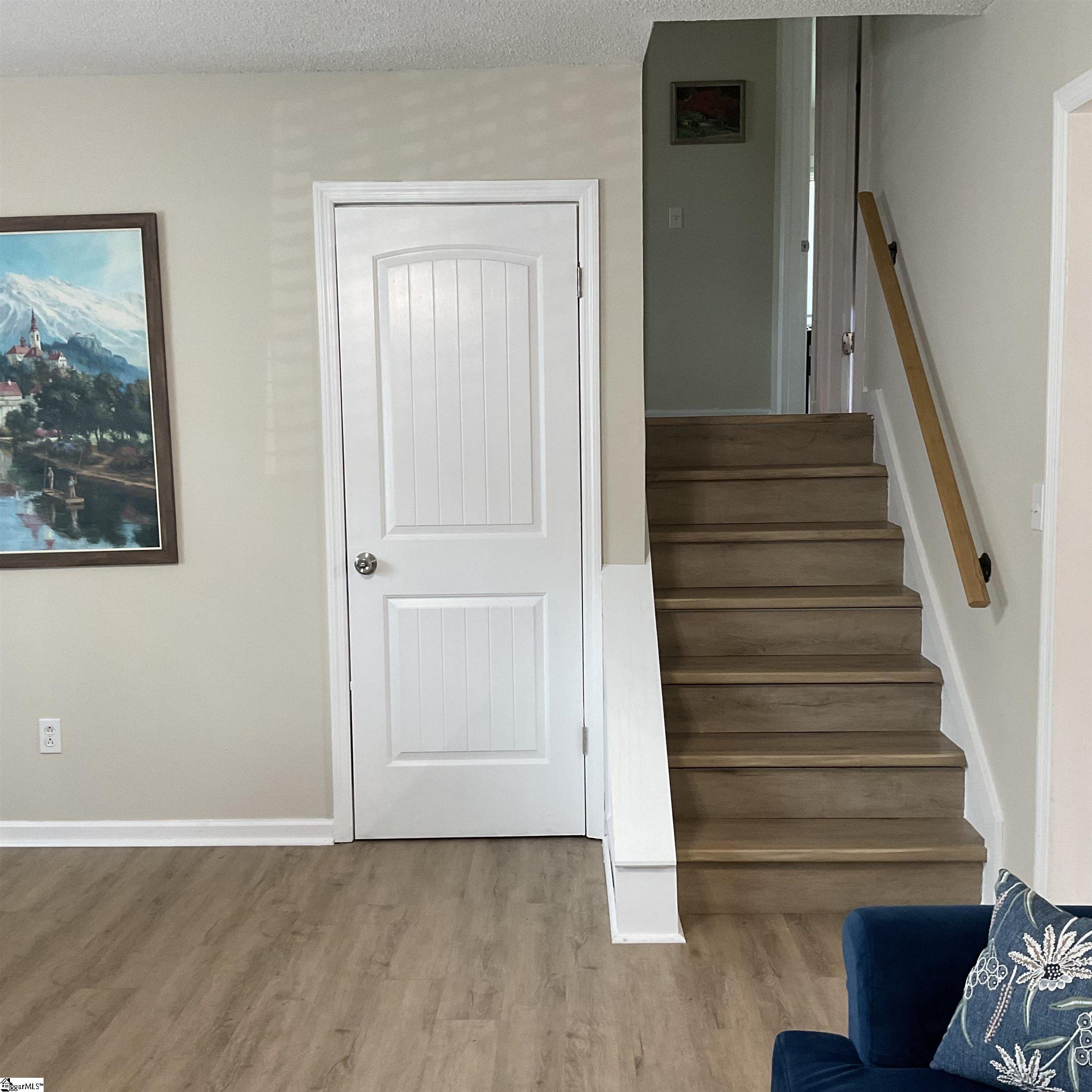 407 Old Farm Road Property Photo 8