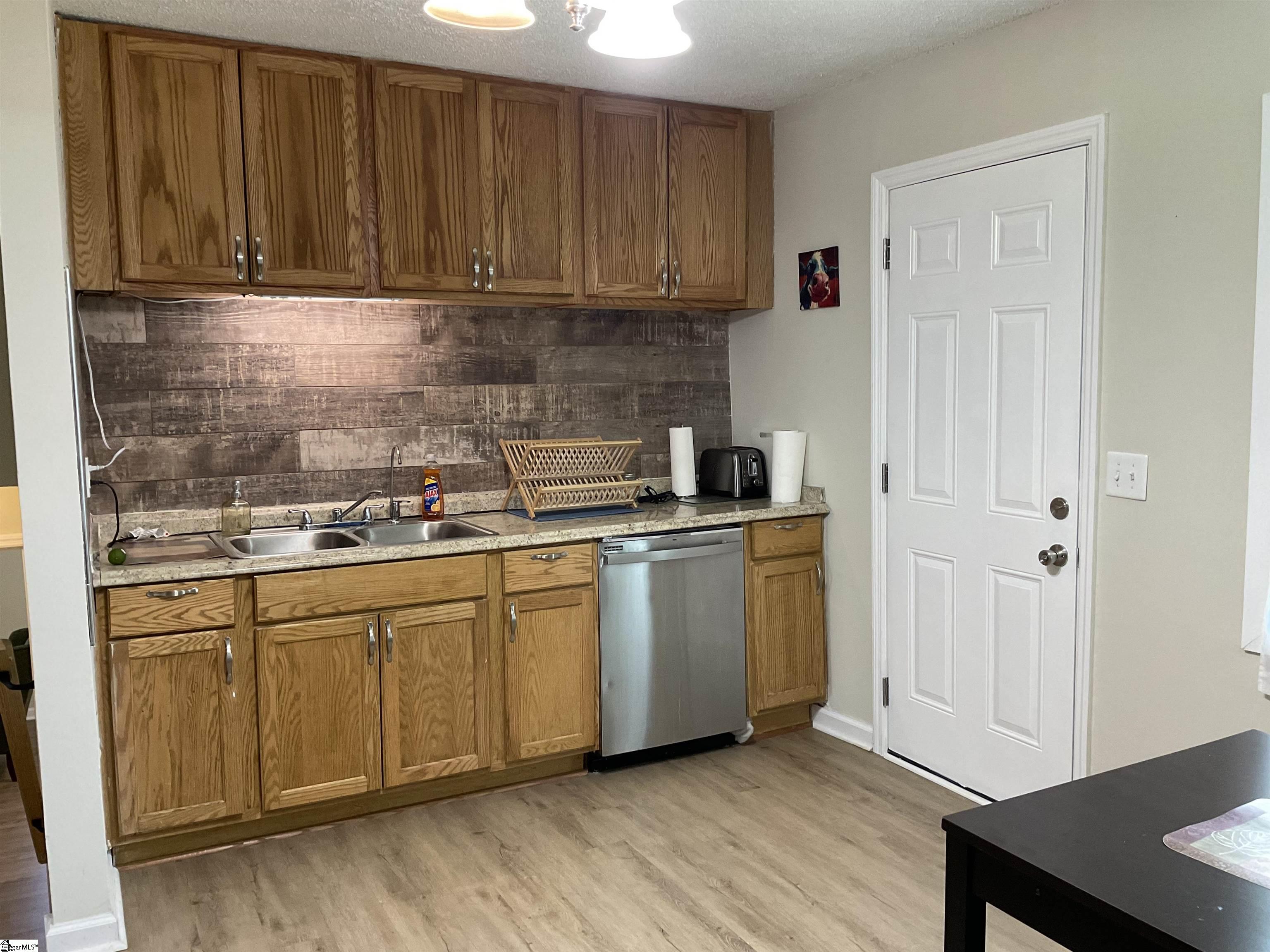 407 Old Farm Road Property Photo 11