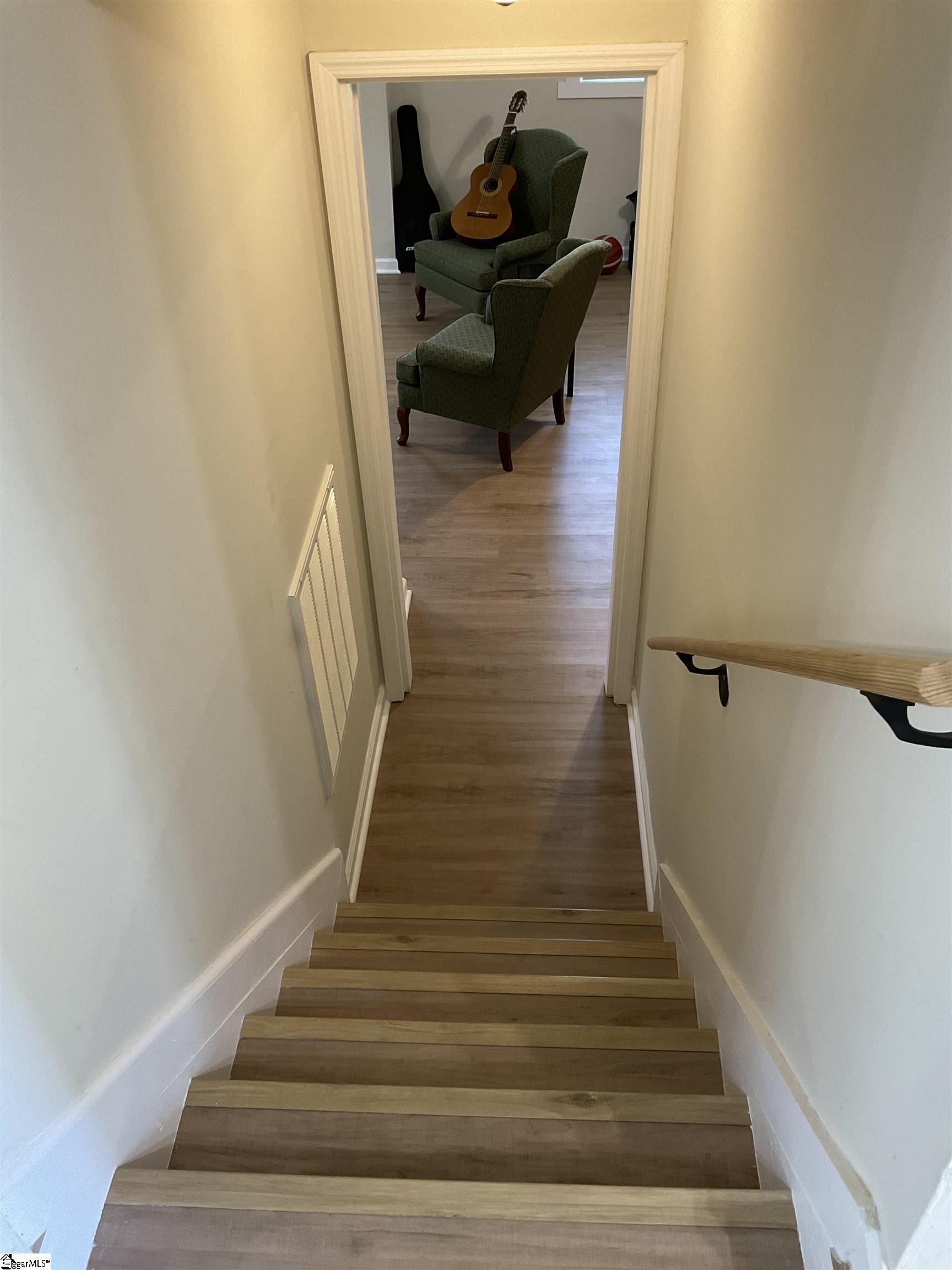 407 Old Farm Road Property Photo 14