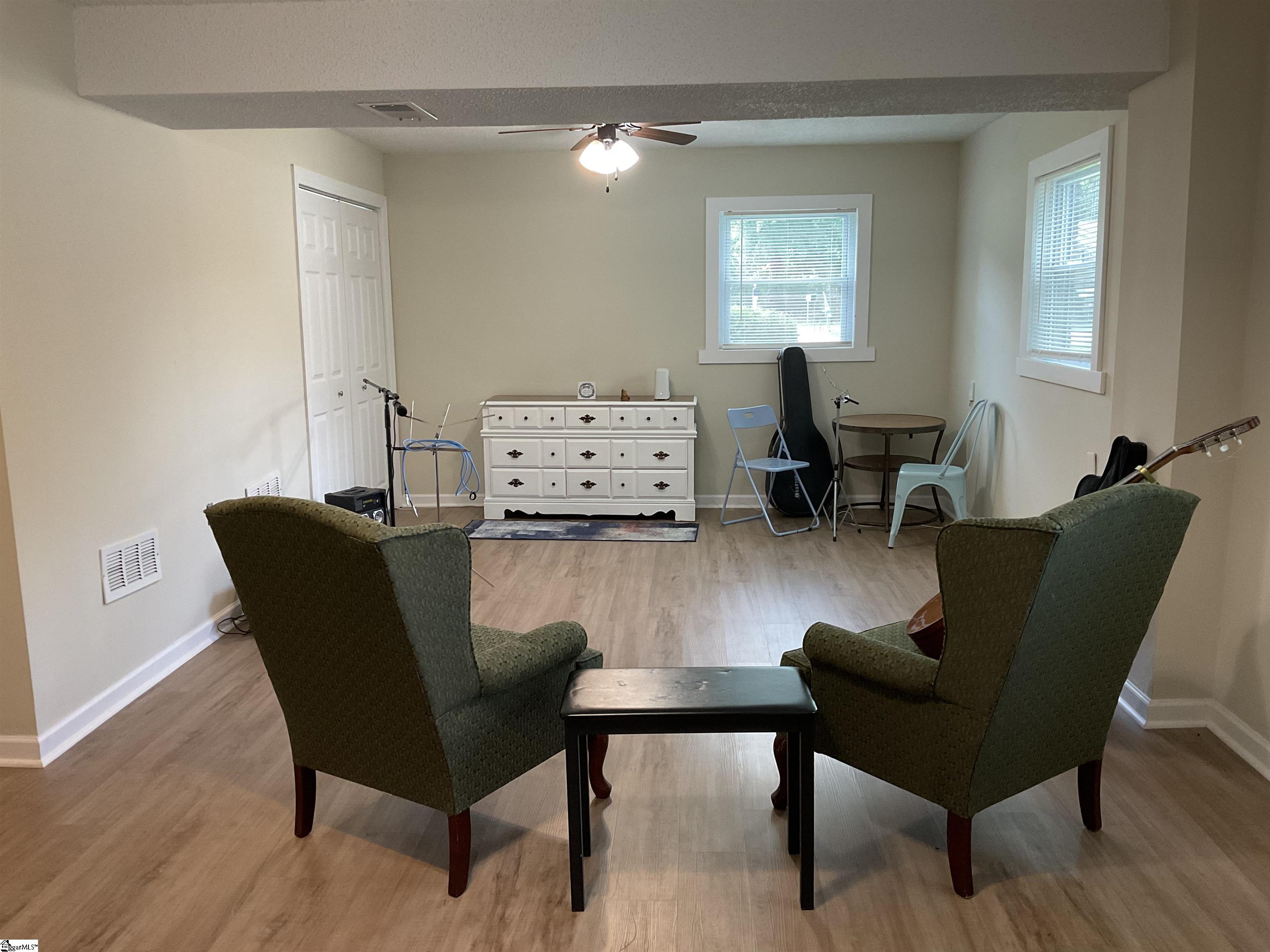 407 Old Farm Road Property Photo 15
