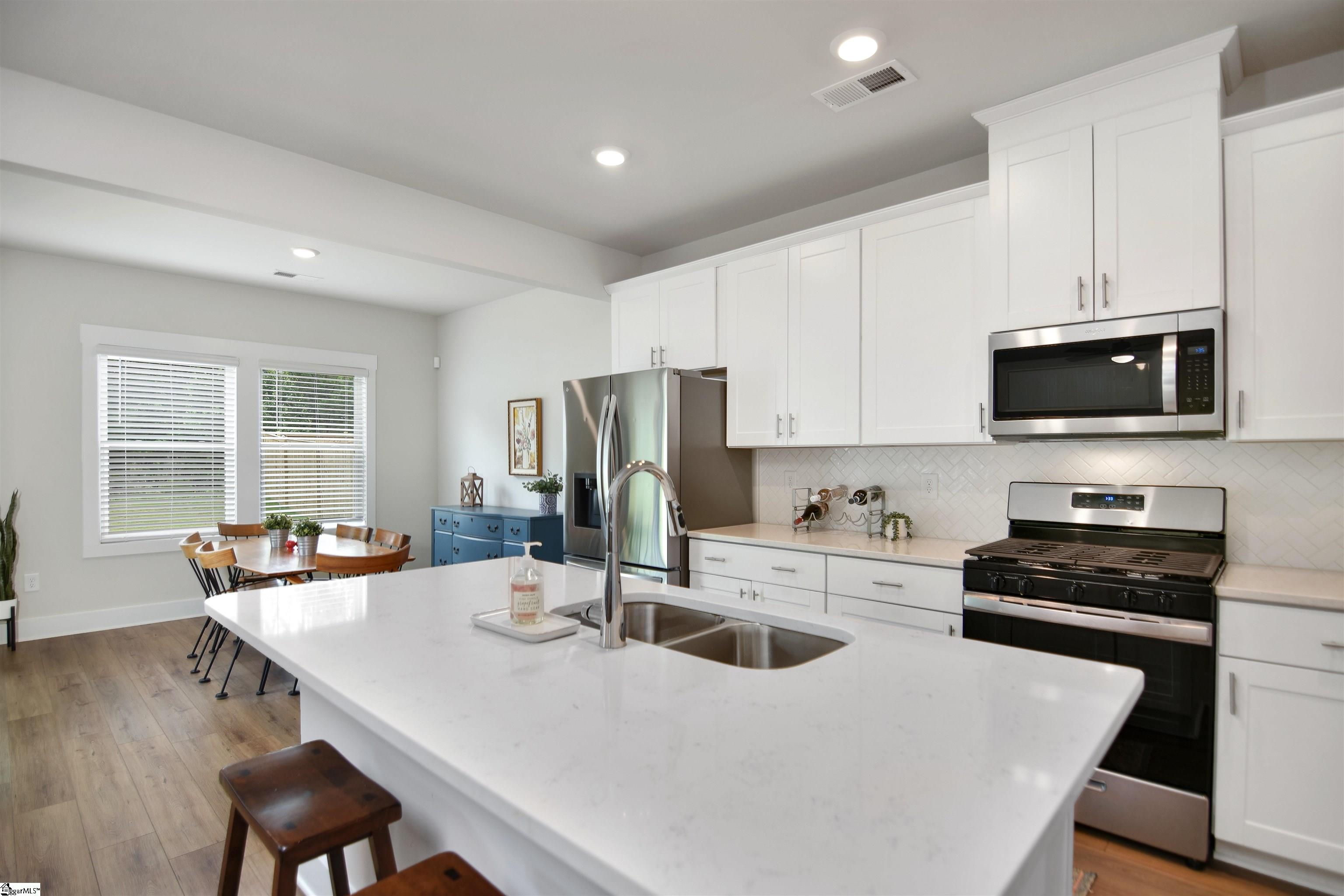105 Boren Way Property Photo 4