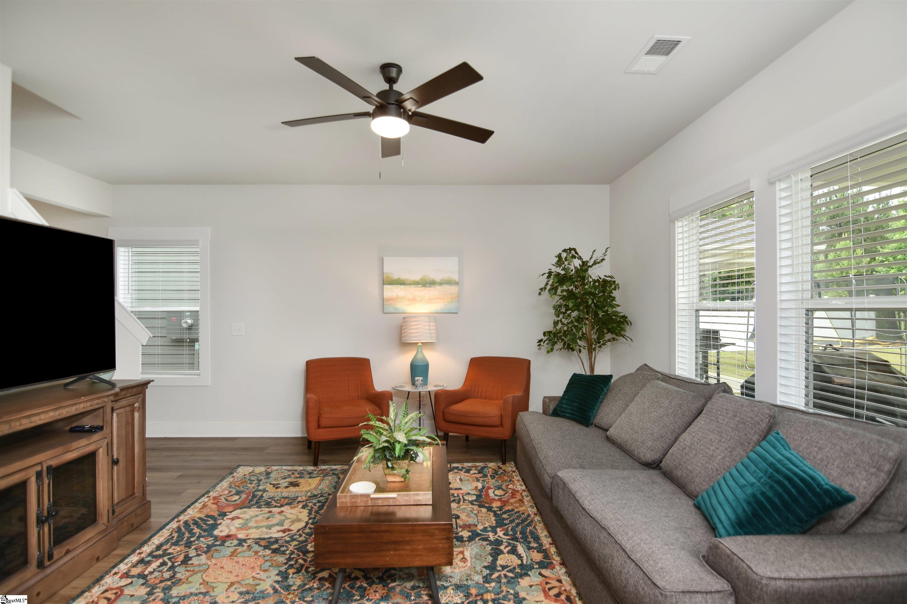 105 Boren Way Property Photo 6