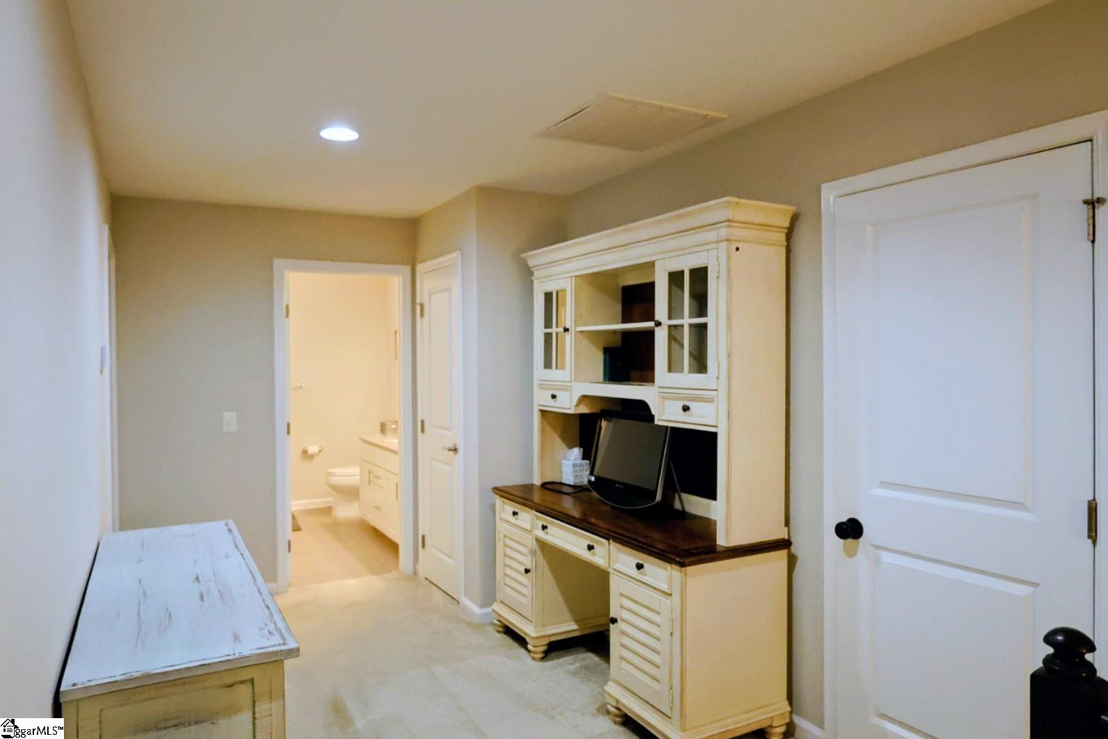 301 Farlow Court Property Photo 14