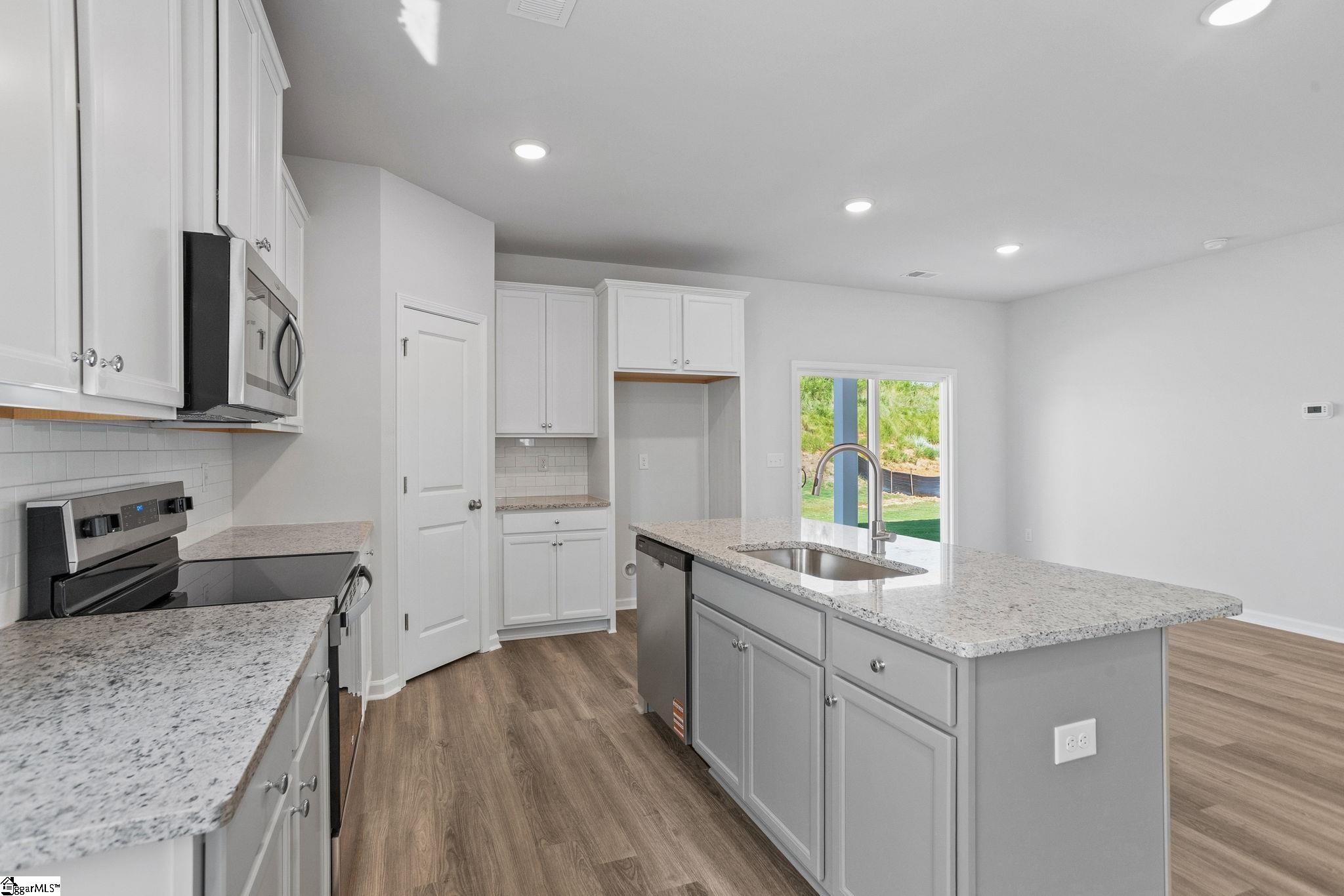 1593674 Property Photo 11