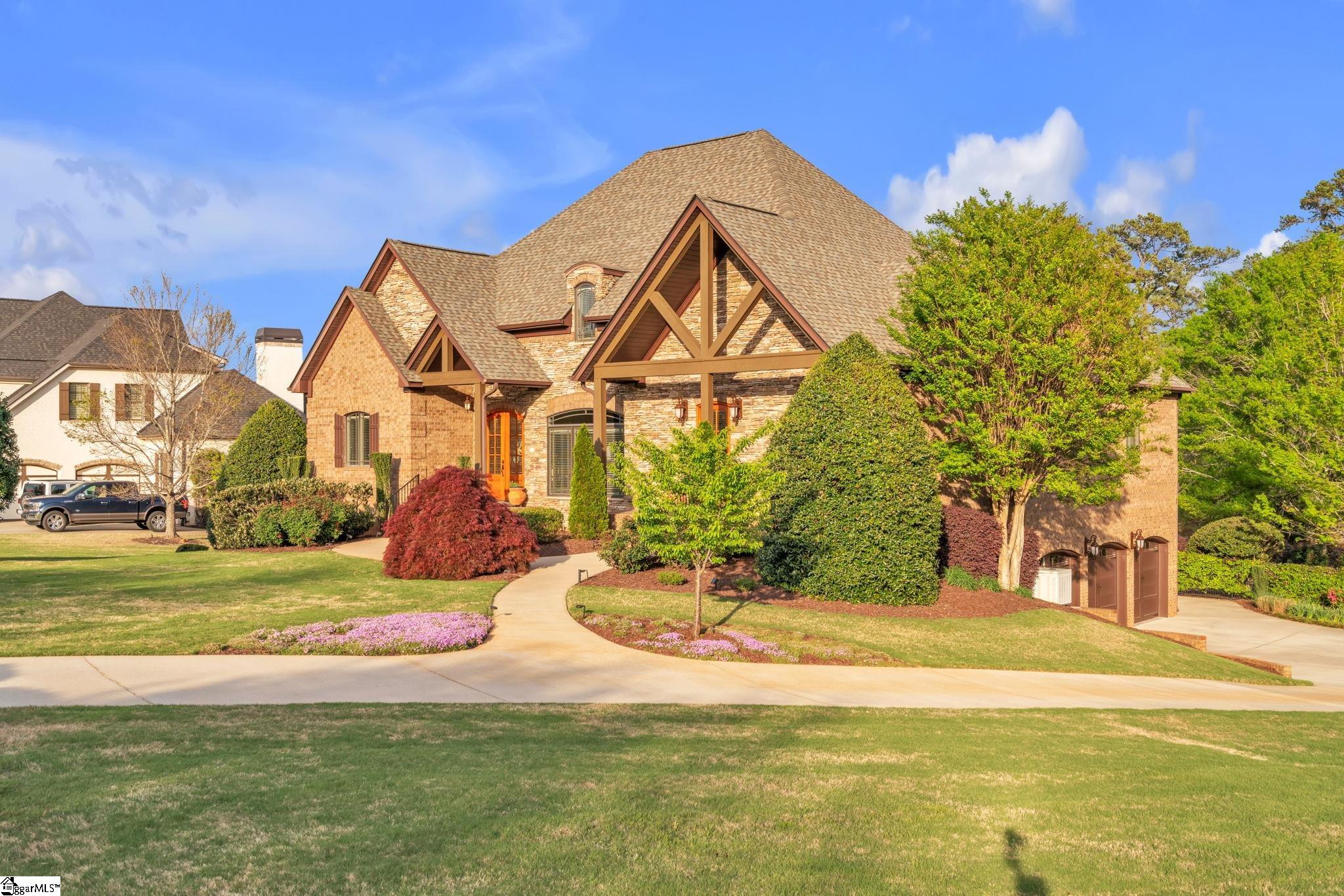 10 Great Lawn Drive Property Photo 2