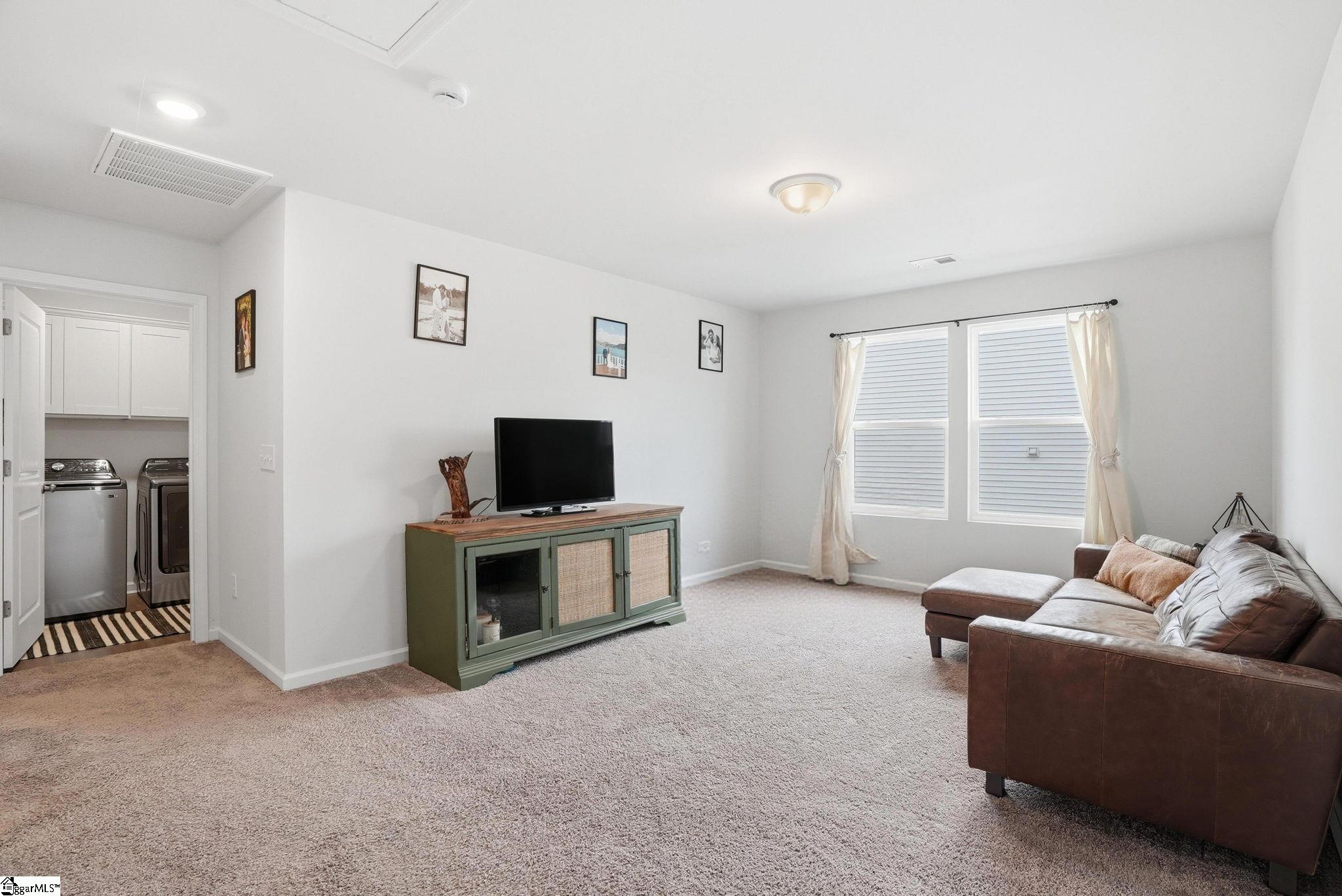 328 Whittier Street Property Photo 5