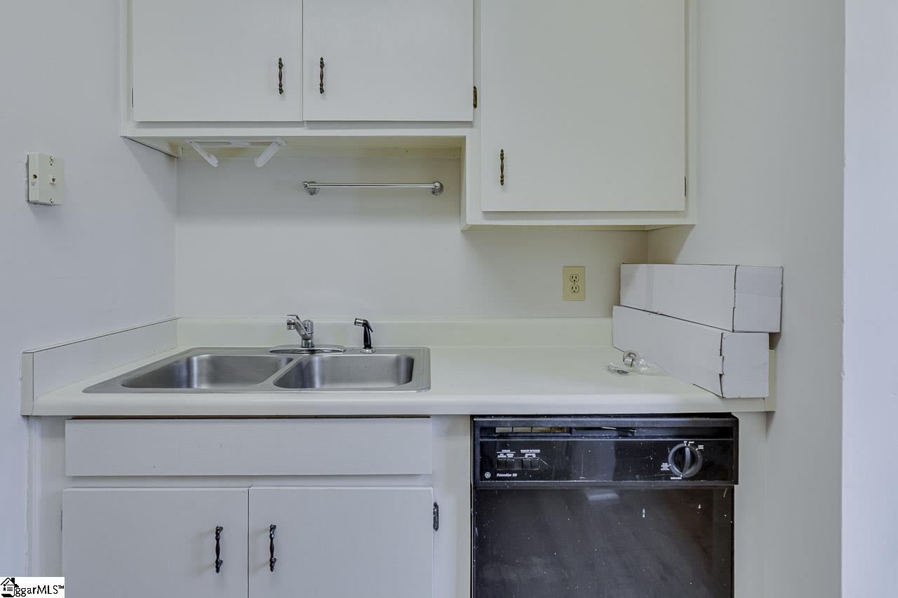 412 John Street Property Photo 7