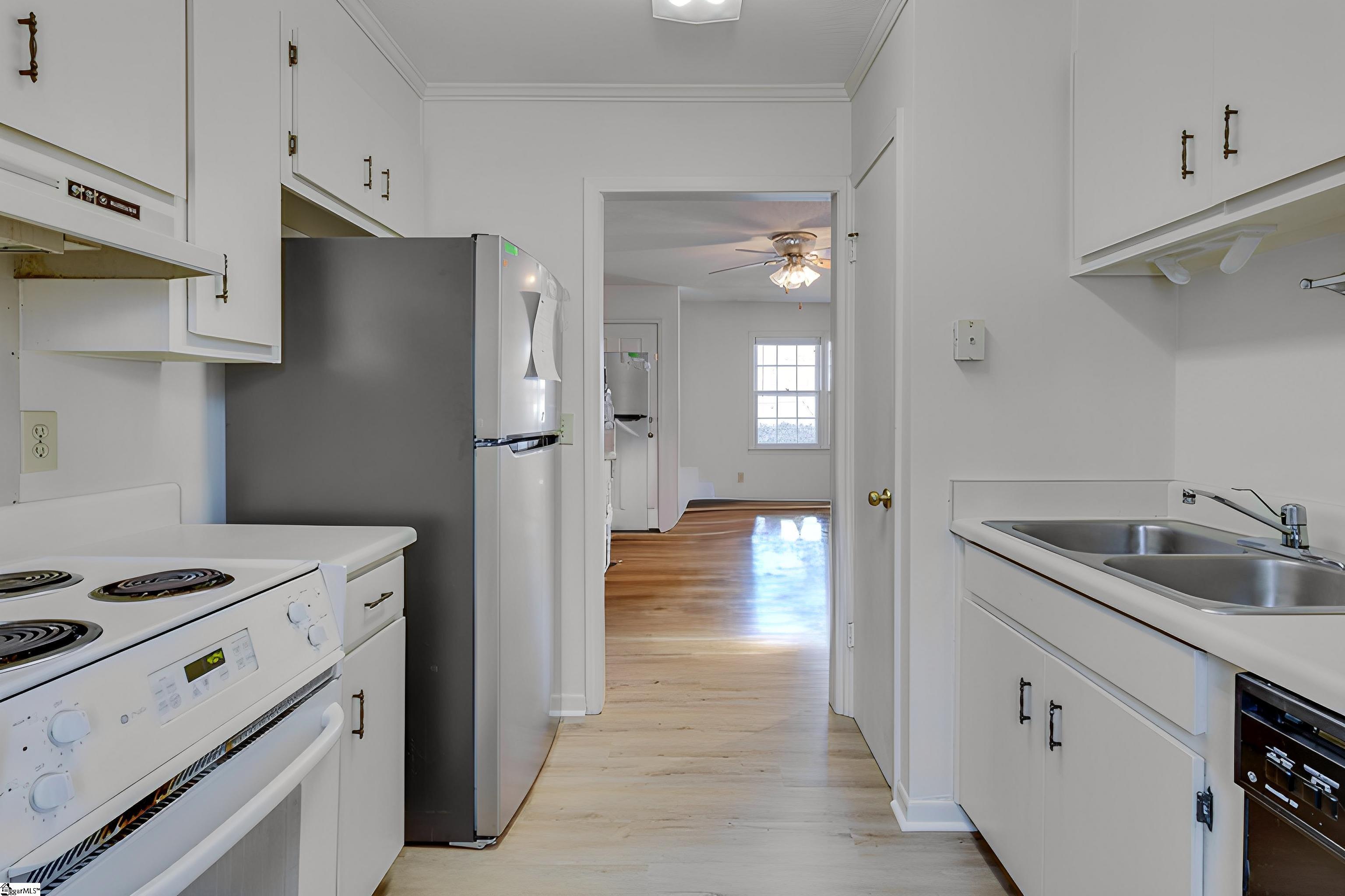 412 John Street Property Photo 8