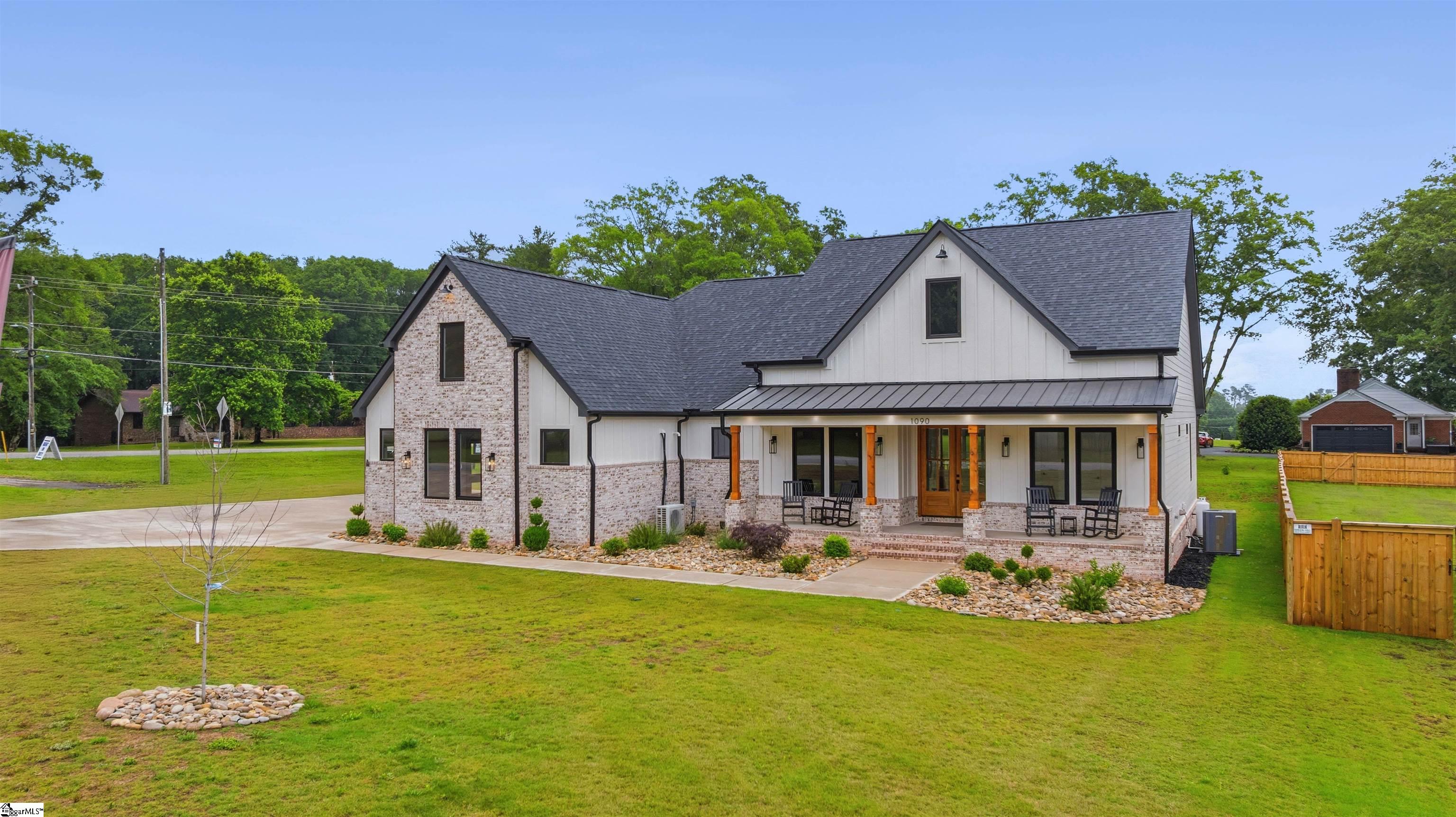 1090 Hickory Hollow Road Property Photo 2