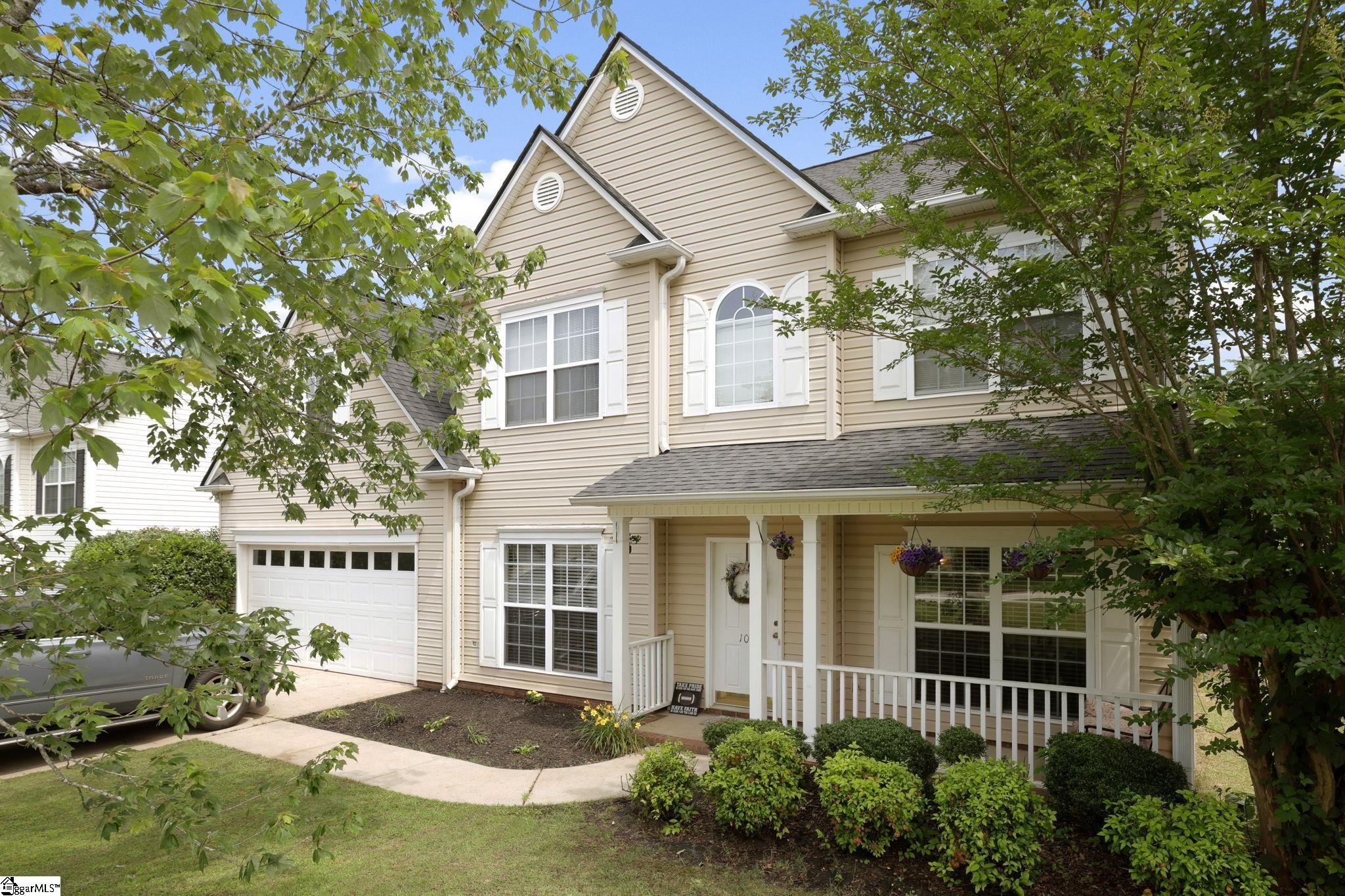 104 Rolling Oak Drive Property Photo 1