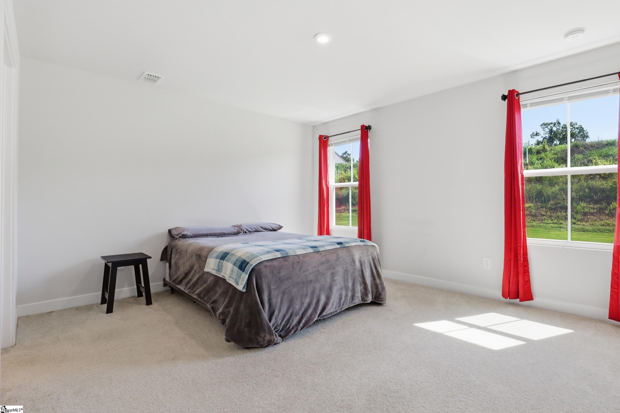 202 Southwell Street Property Photo 9