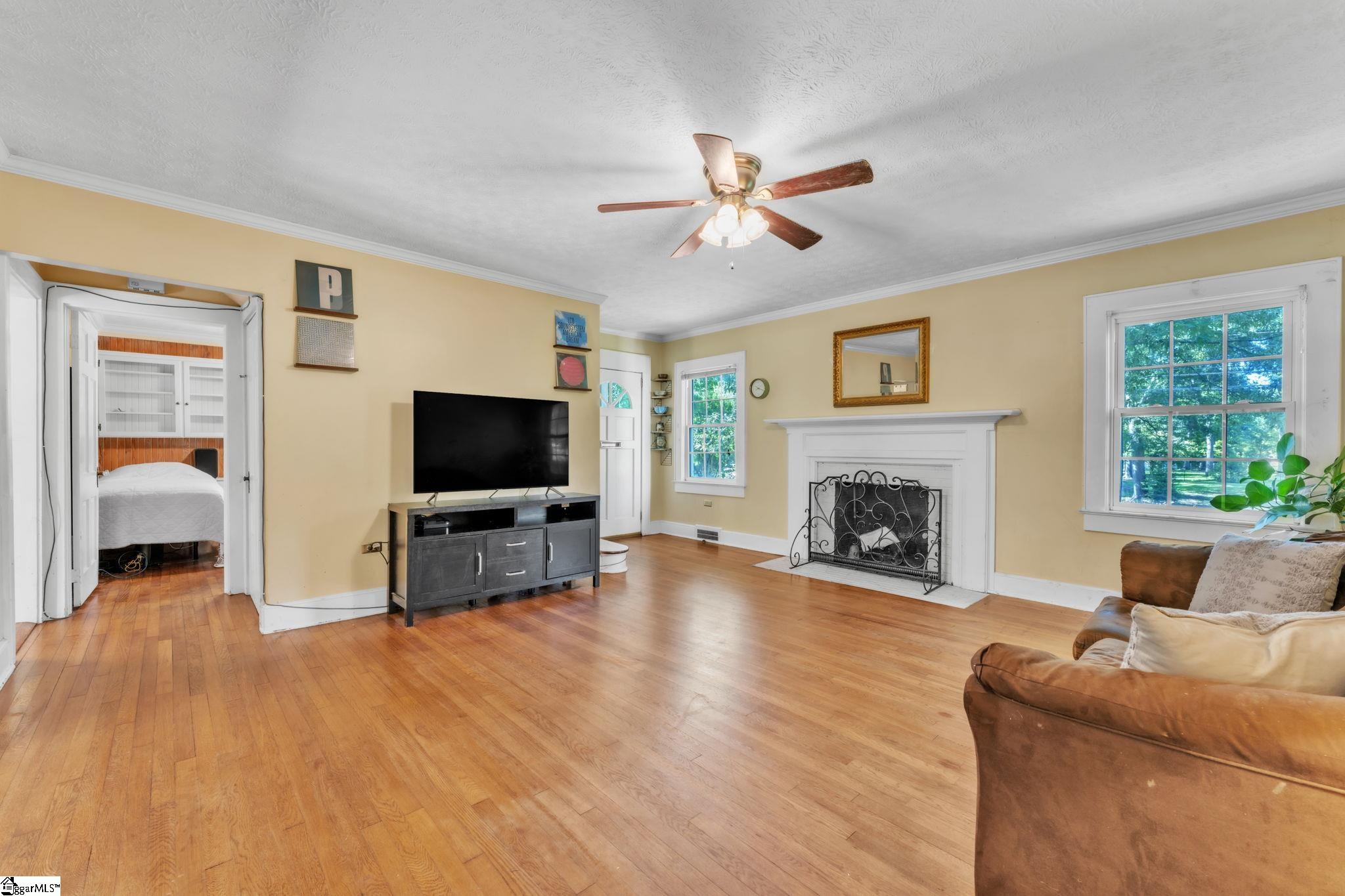 206 W Farley Avenue Property Photo 6